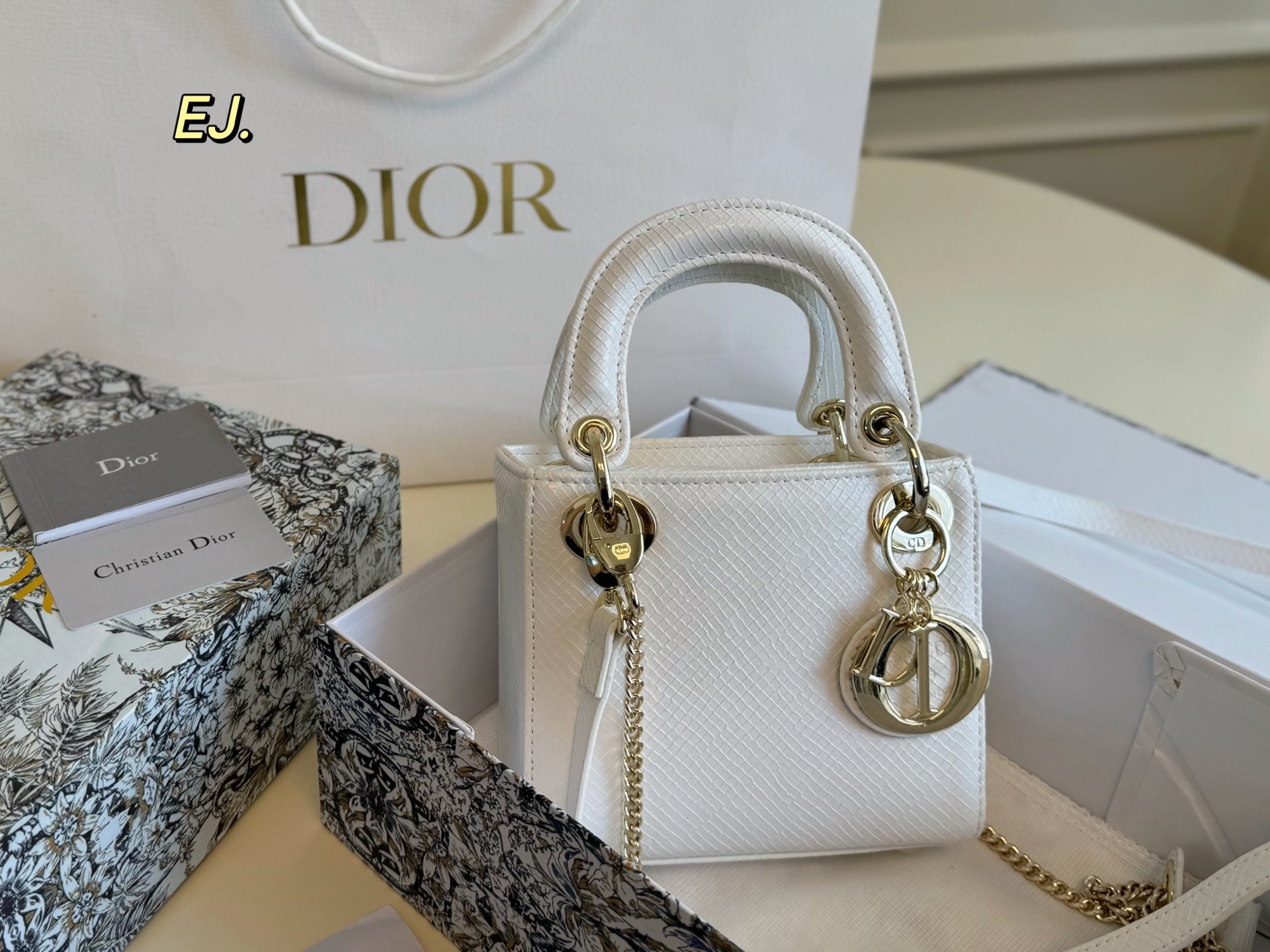 Dior Princess Diana's new handbag - cnluxepick