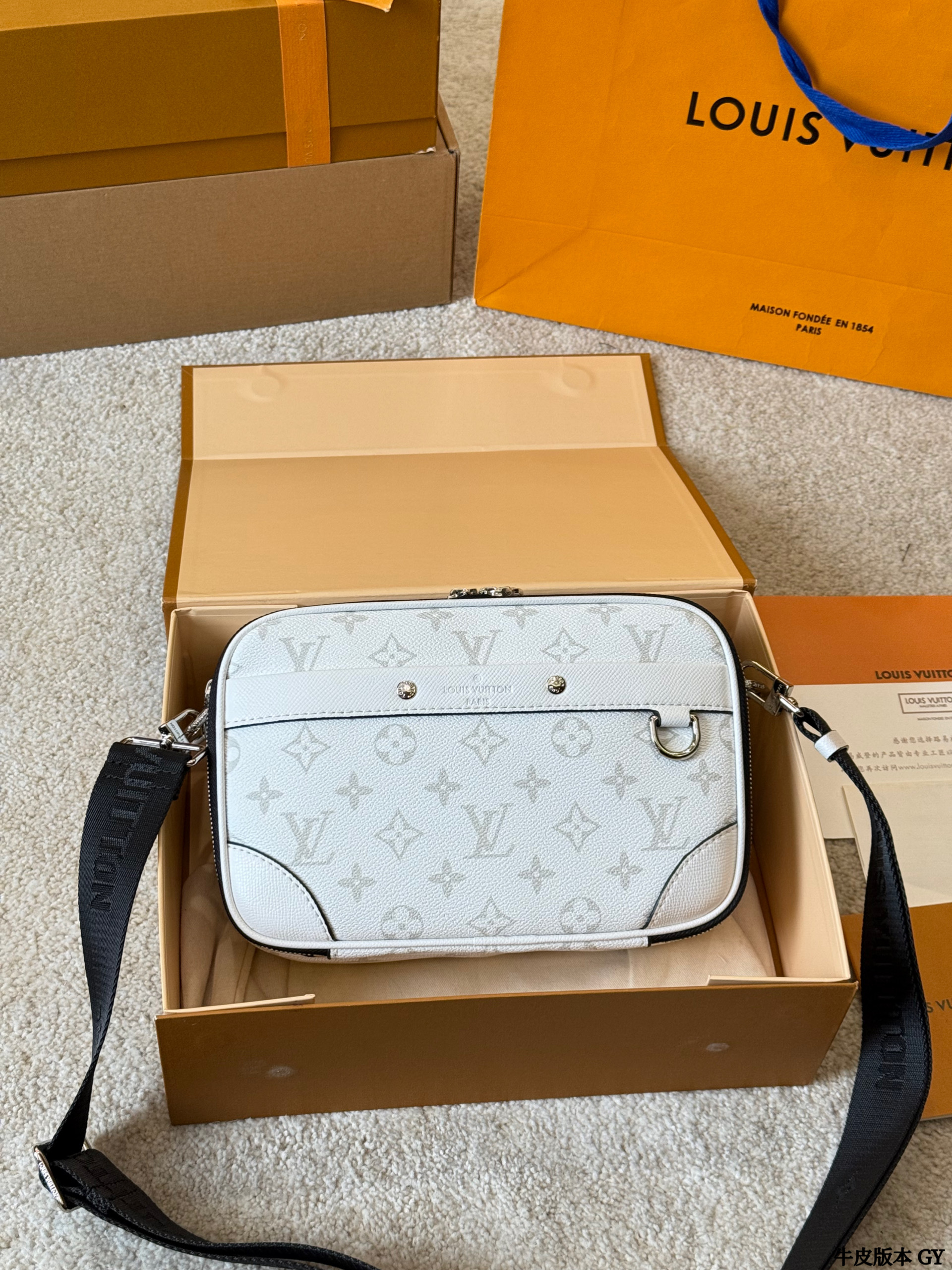 LV Alpha White Monogram Messenger Bag - cnluxepick