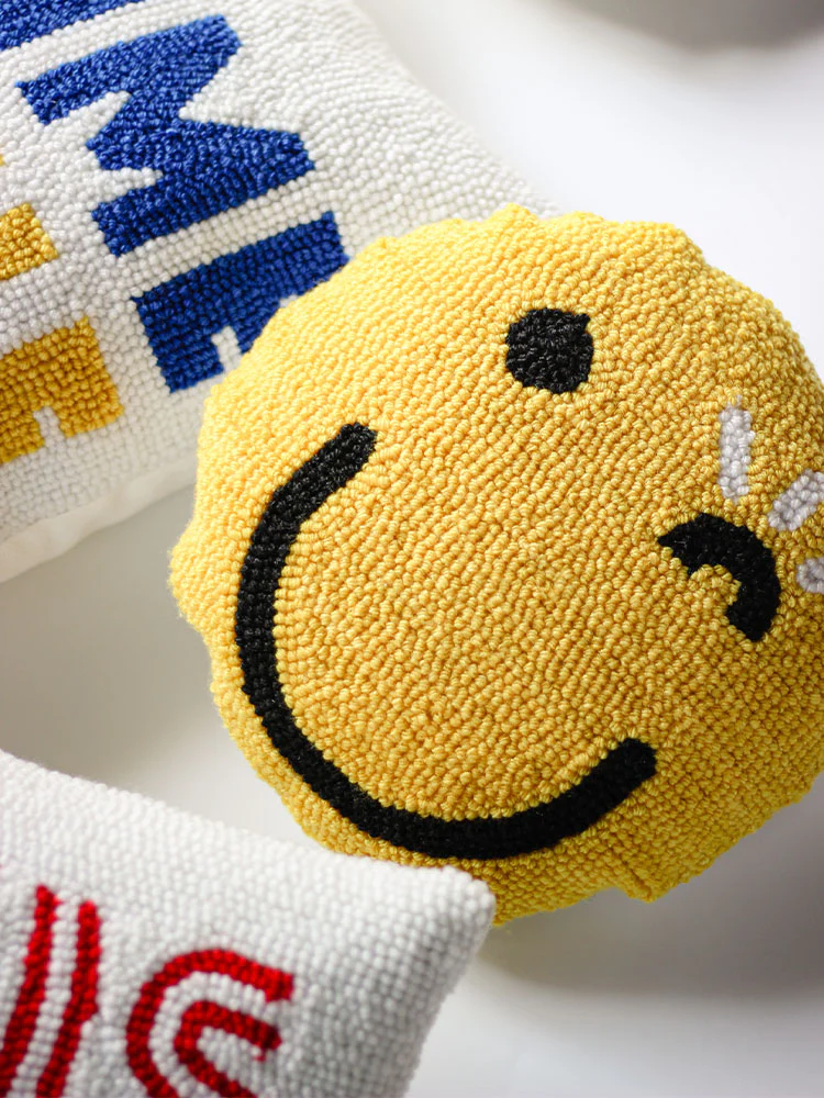BD036 - Exported North American Smiley Wool Thread 3D Pillow: 