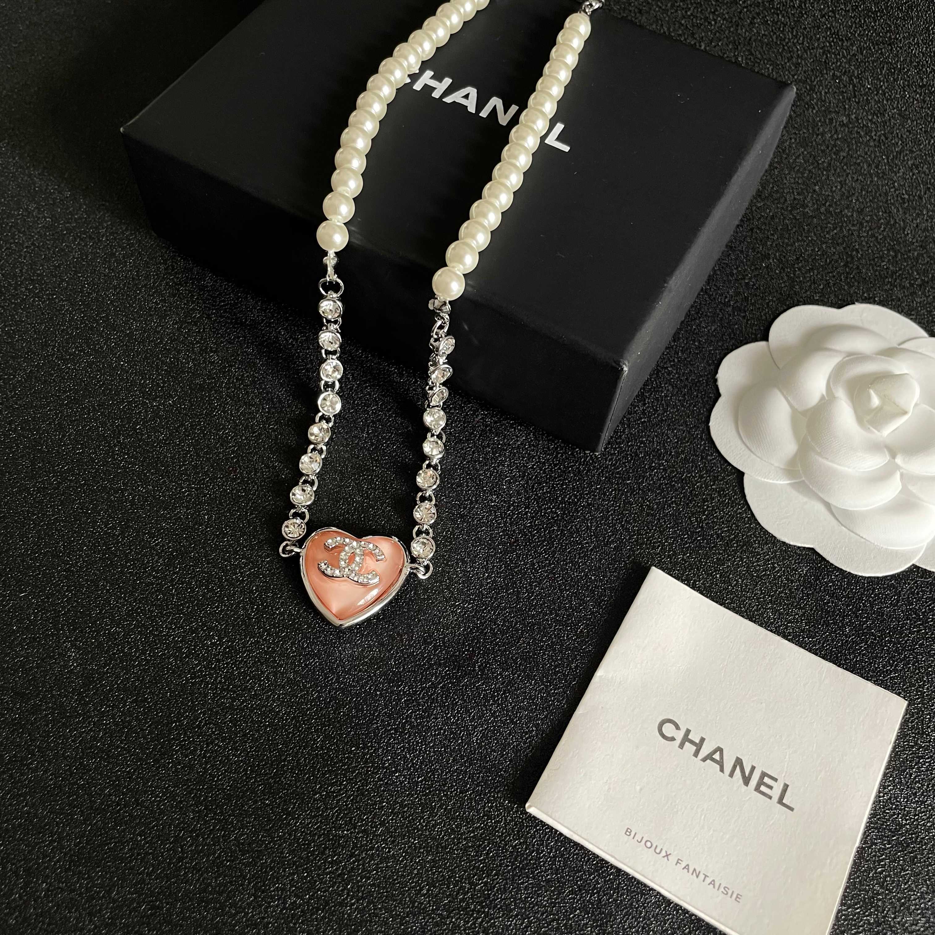 Chanel necklaces - cnluxepick