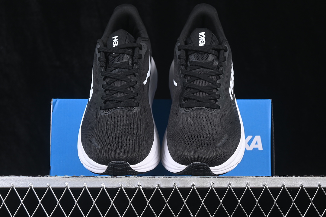 HOKA One One Clifton 11