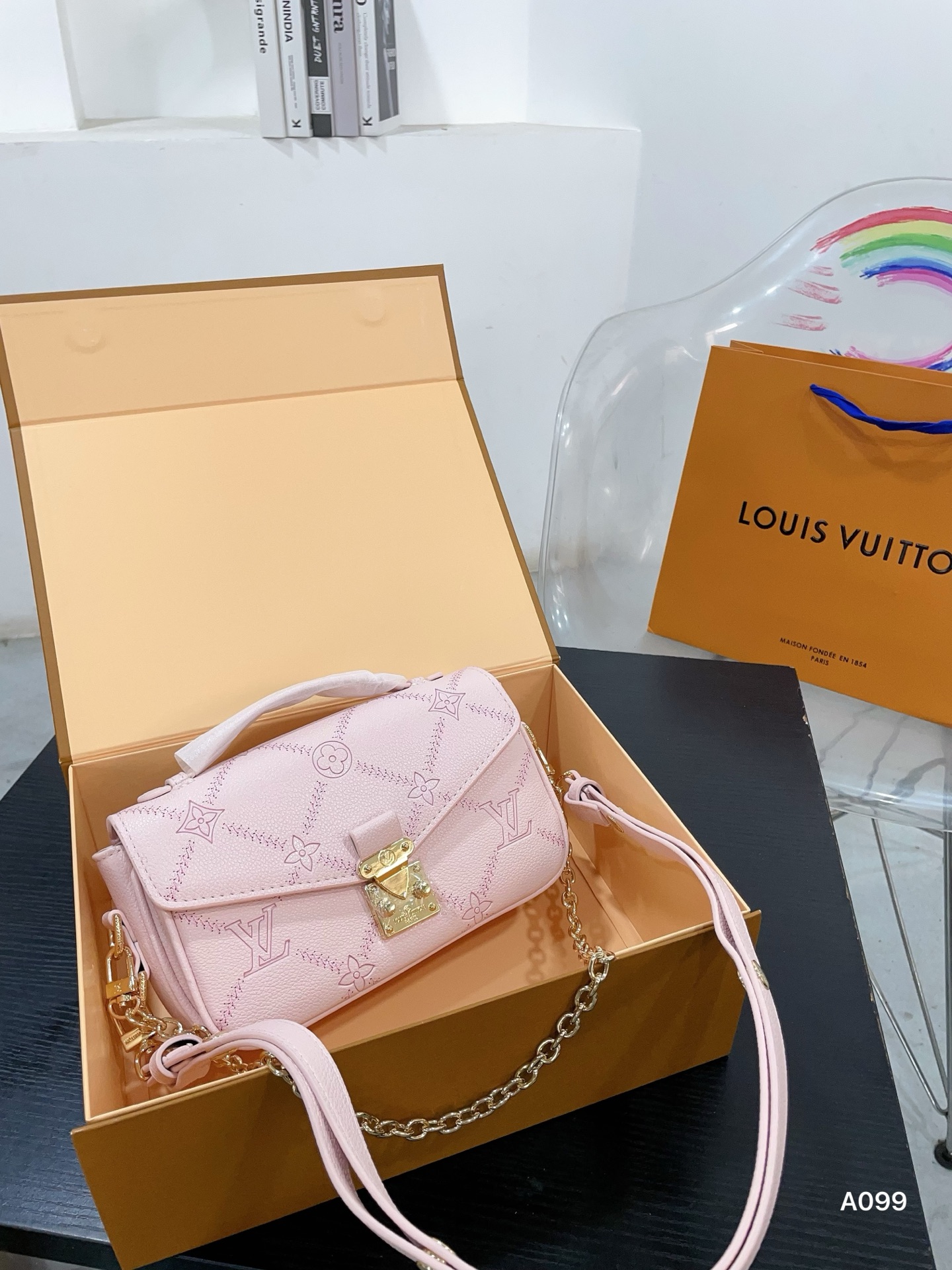 Lv New Messenger Bag - cnluxepick