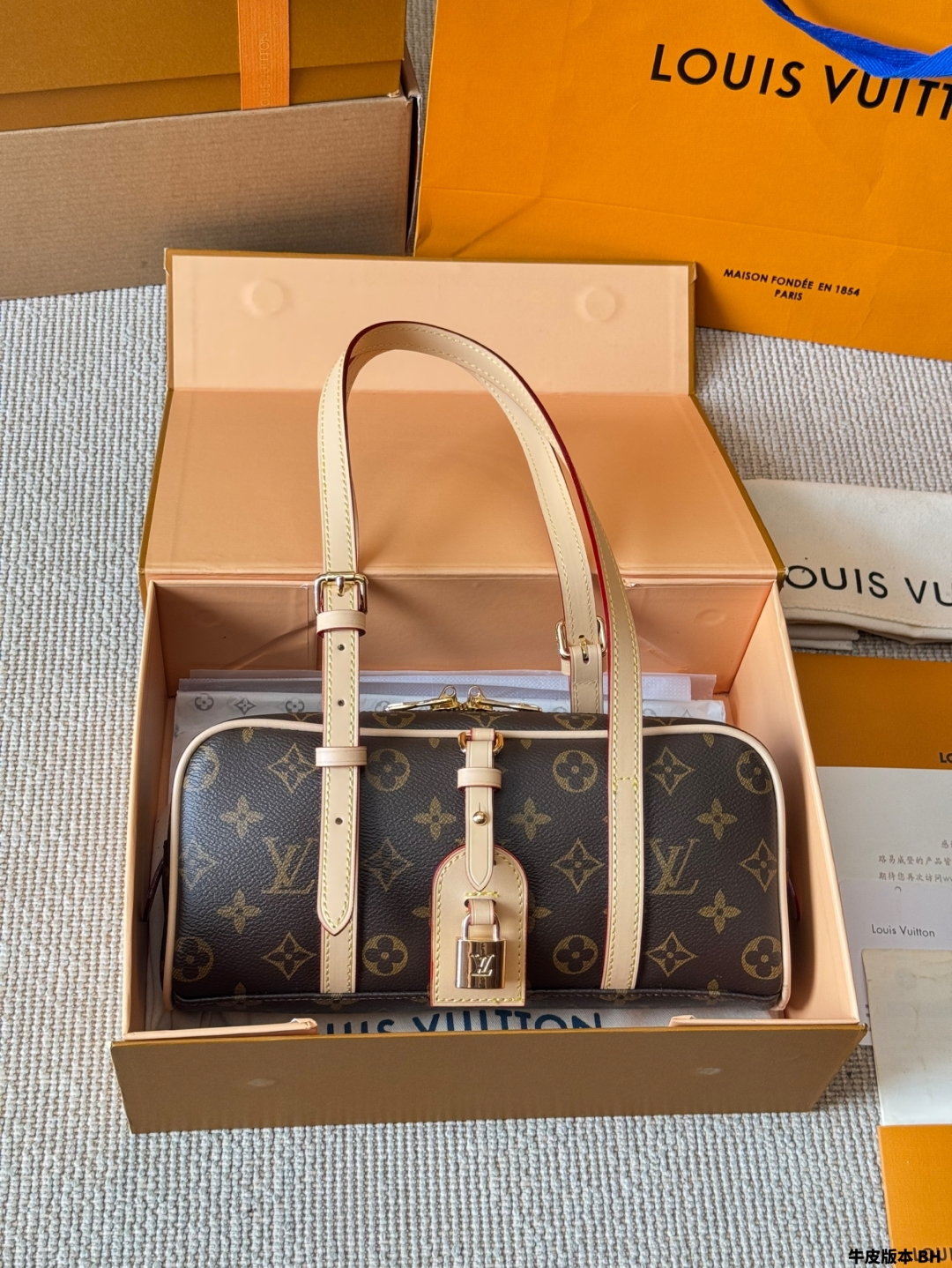 LV Hangon bowling bag - cnluxepick