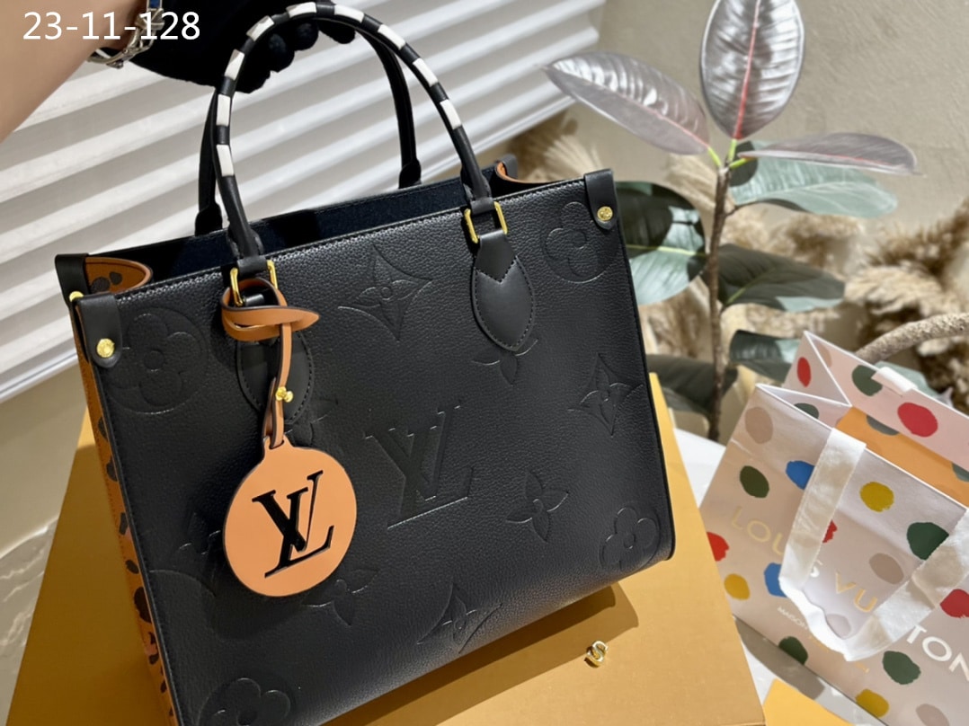 Louis Vuitton Wild At Heart OnTheGo MM M58522 Black 35Cm