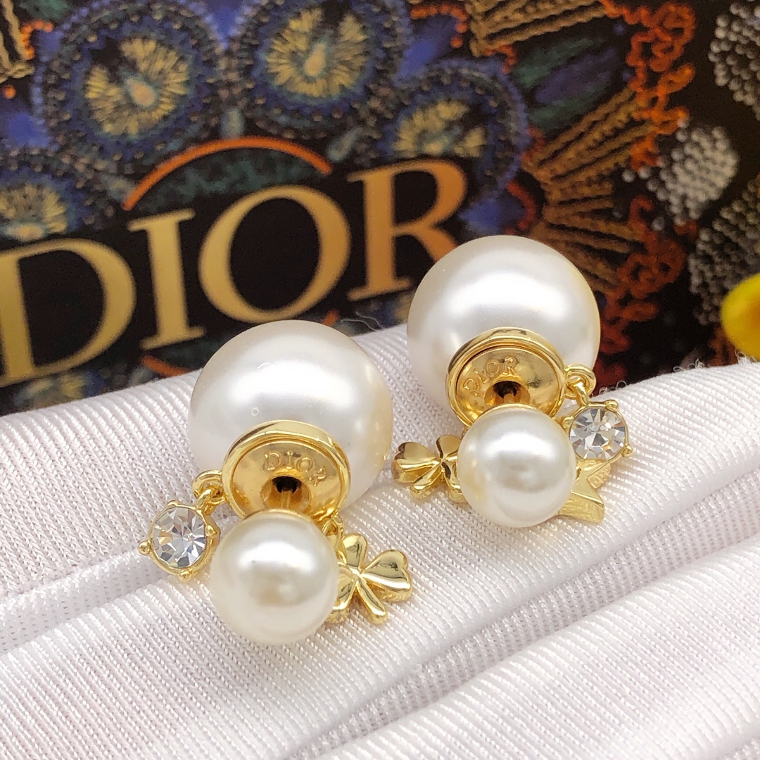 Dior large and small pearl earrings - cnluxepick