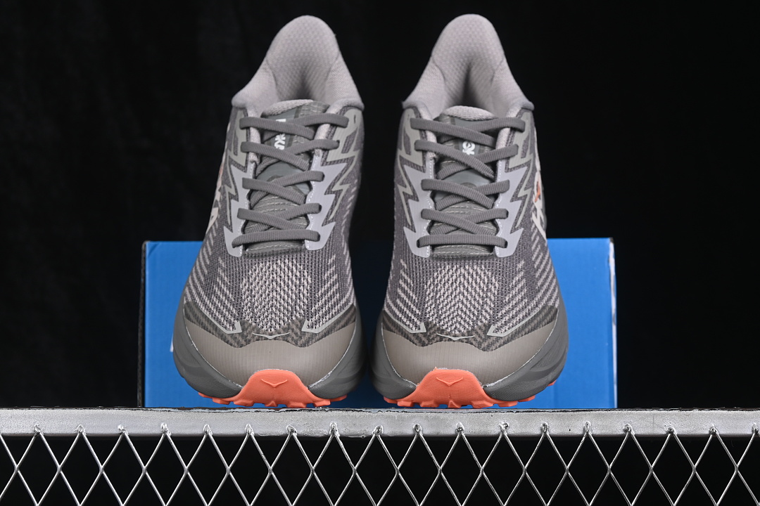 HOKA One One Challenger 8 GTX