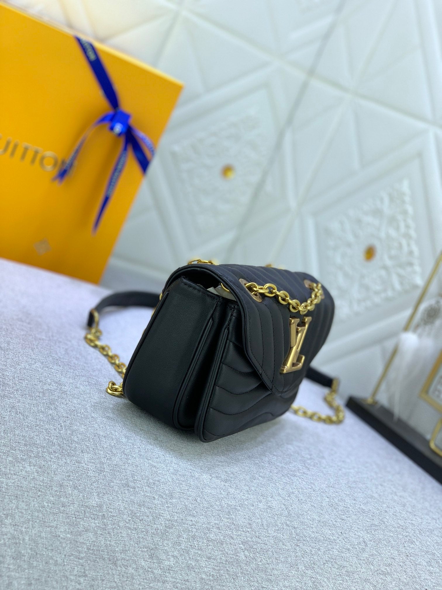 Louis Vuitton New Wave Chain Bag Black 21Cm