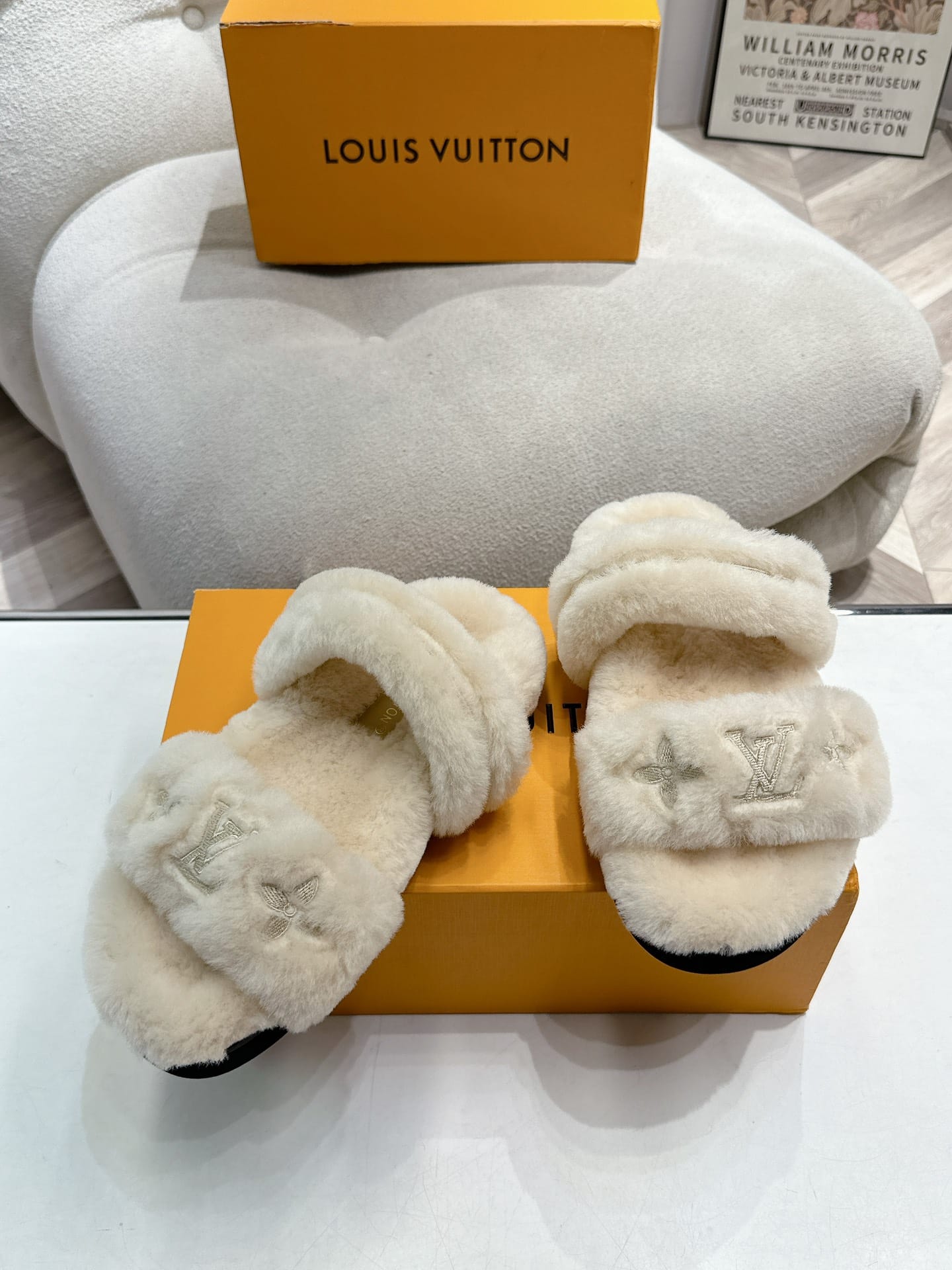 Louis Vuitton Lv Sunset Flat Comfort Mule Shearling Beige 1Adc6L