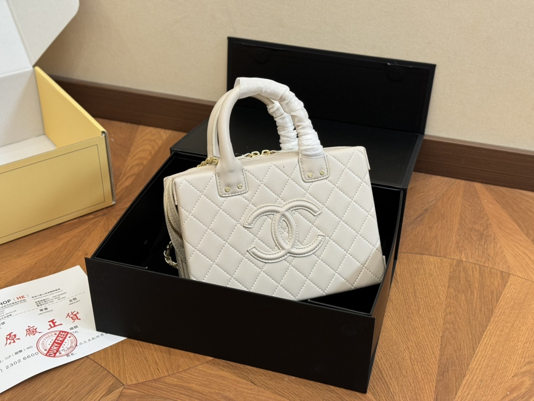Chanel Autumn/Winter makeup box - cnluxepick