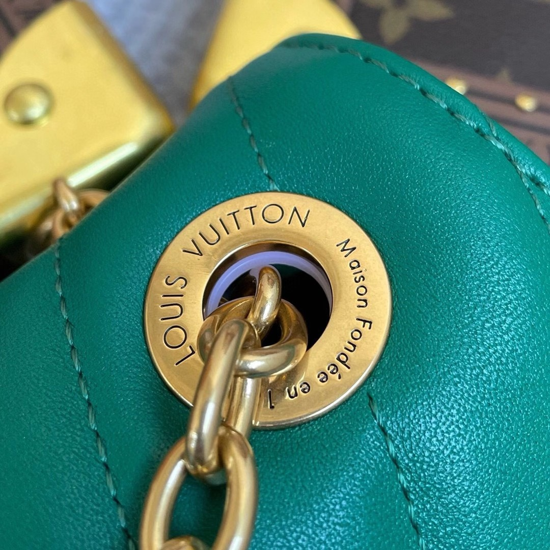 Louis Vuitton New Wave Chain 24Cm Green