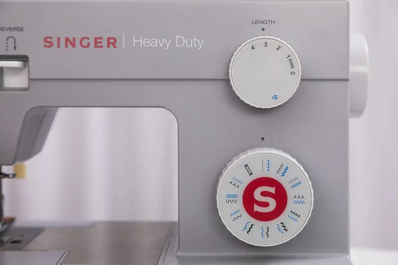 SINGER Heavy Duty 4423 Mechanical Sewing Machine – Durable All-Purpose Model
