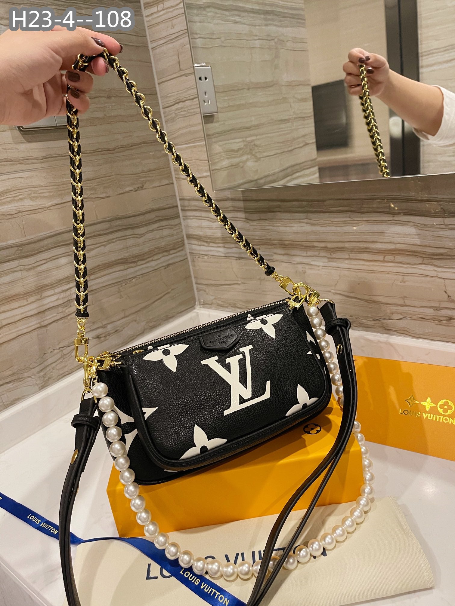 Louis Vuitton Multi Pochette Accessoires Black And Beige 18Cm M45777