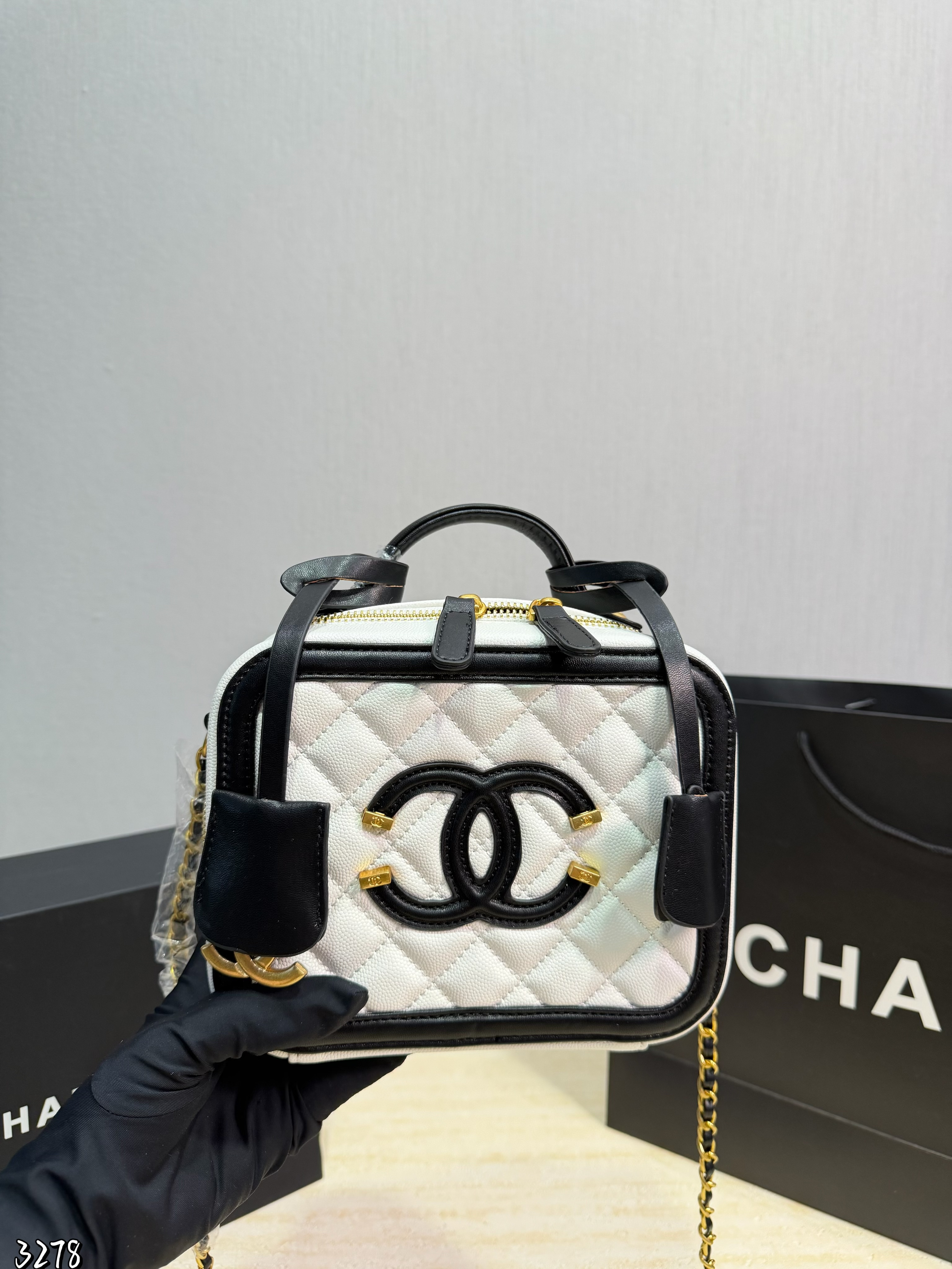 Chanel vintage square box bag - cnluxepick