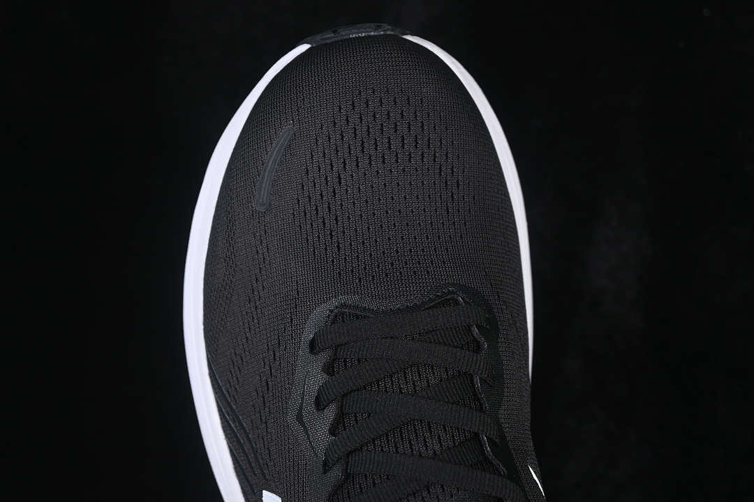 HOKA One One Clifton 11