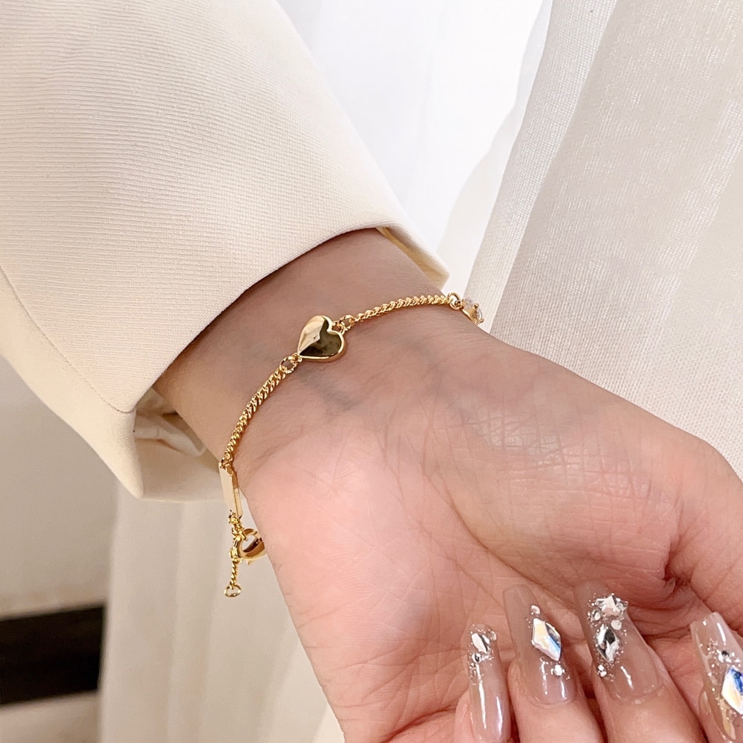 Saint Laurent Cassandre Heart Charm Bracelet Gold 701950Y15269137