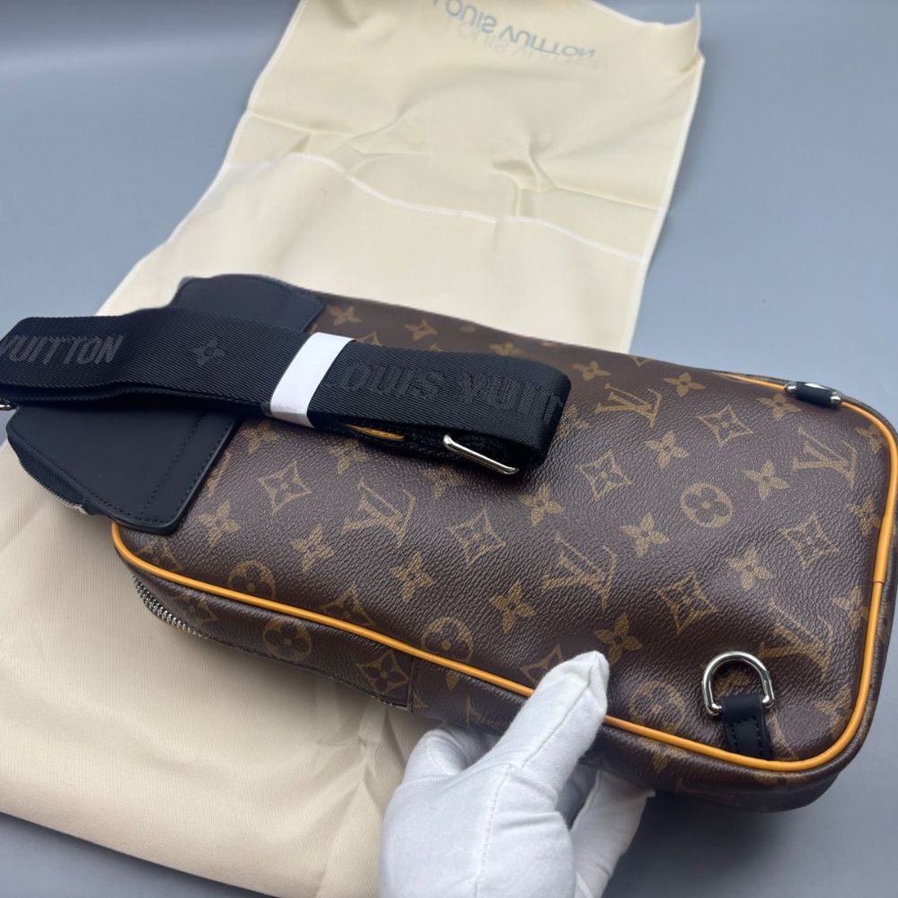 Louis Vuitton Avenue NM Slingbag Brown 31cm M46718