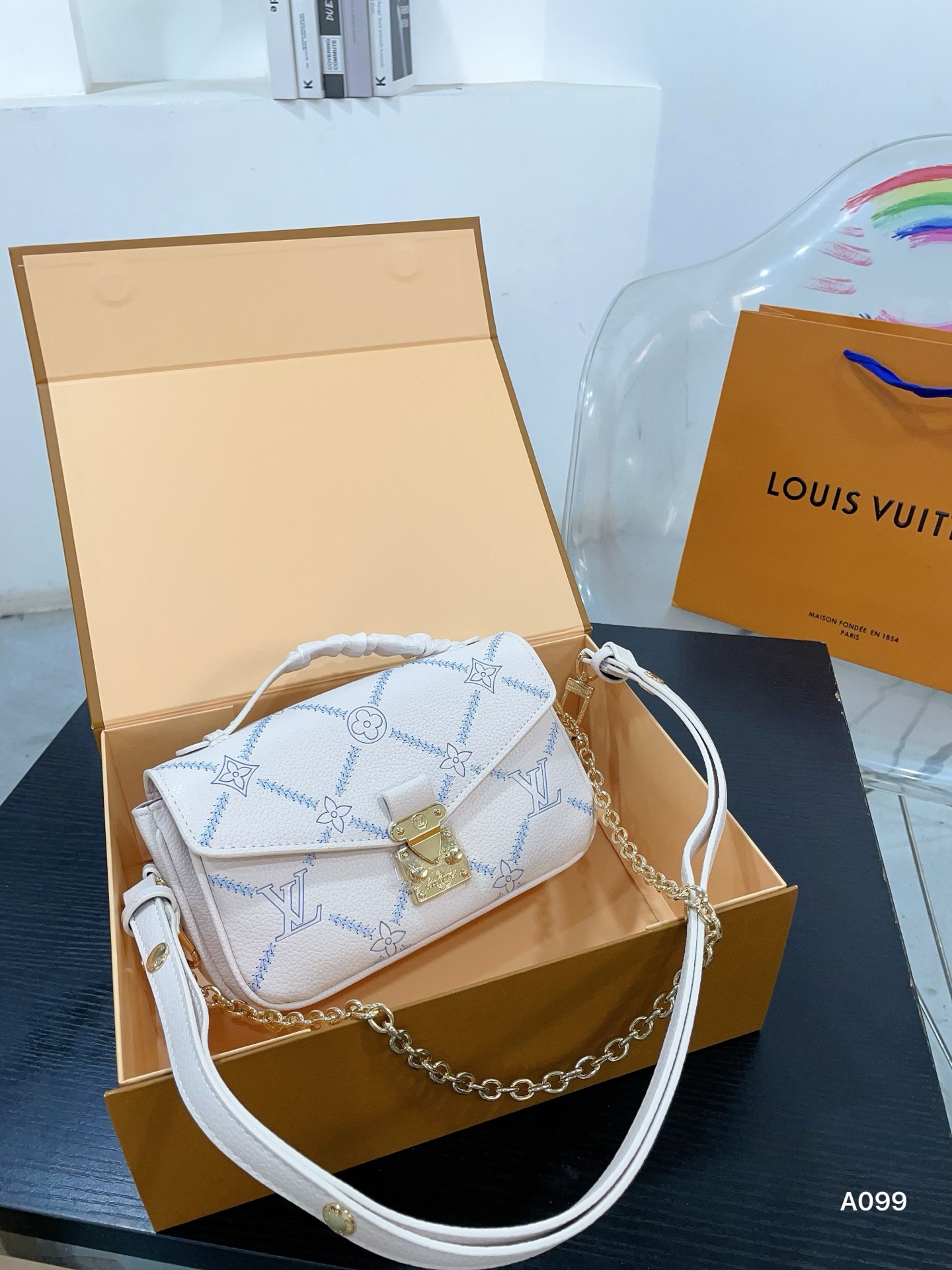 Lv New Messenger Bag - cnluxepick