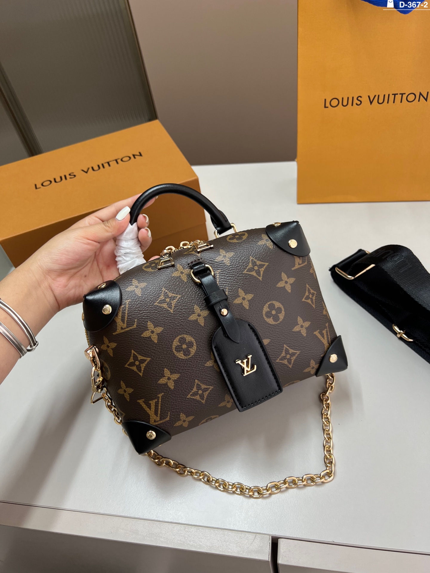 LV soft box handbag - cnluxepick