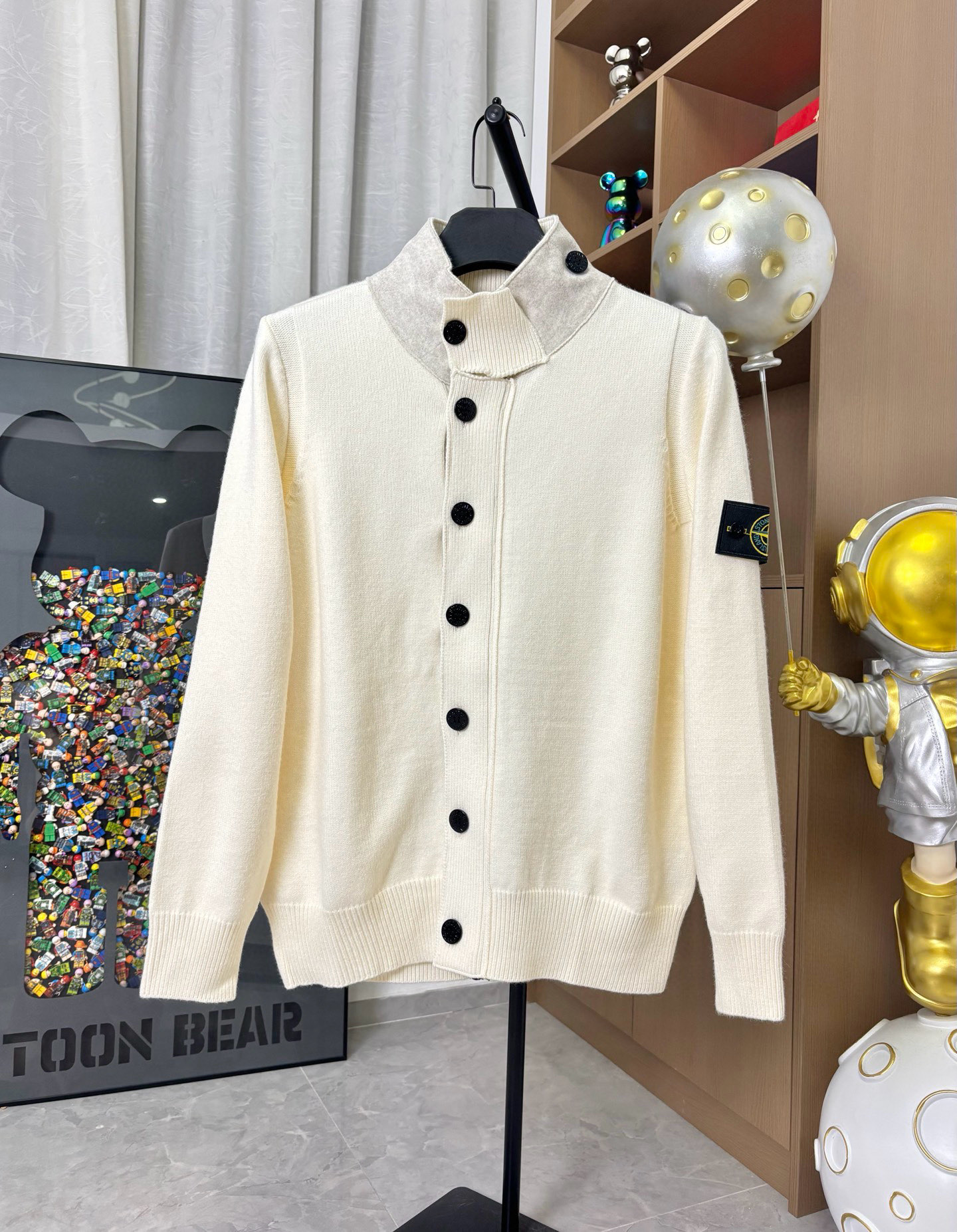 STONE ISLAND 2026秋冬  ストーンアイランド カーディガン コピー  カジュアルセーター 大人っぽく