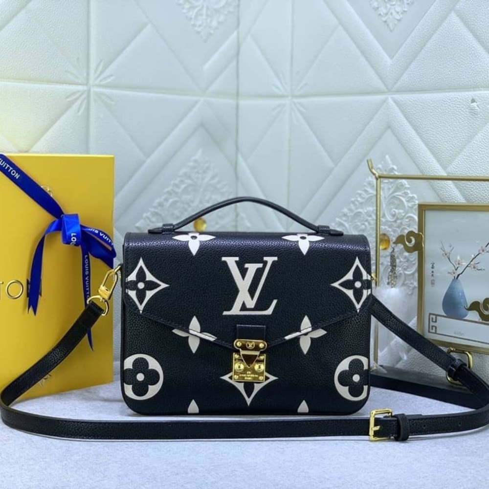 Louis Vuitton Pochette Métis Bag Black 9.8 Inches M45773