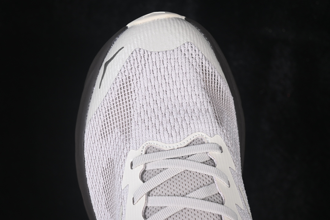 HOKA One One Challenger 8