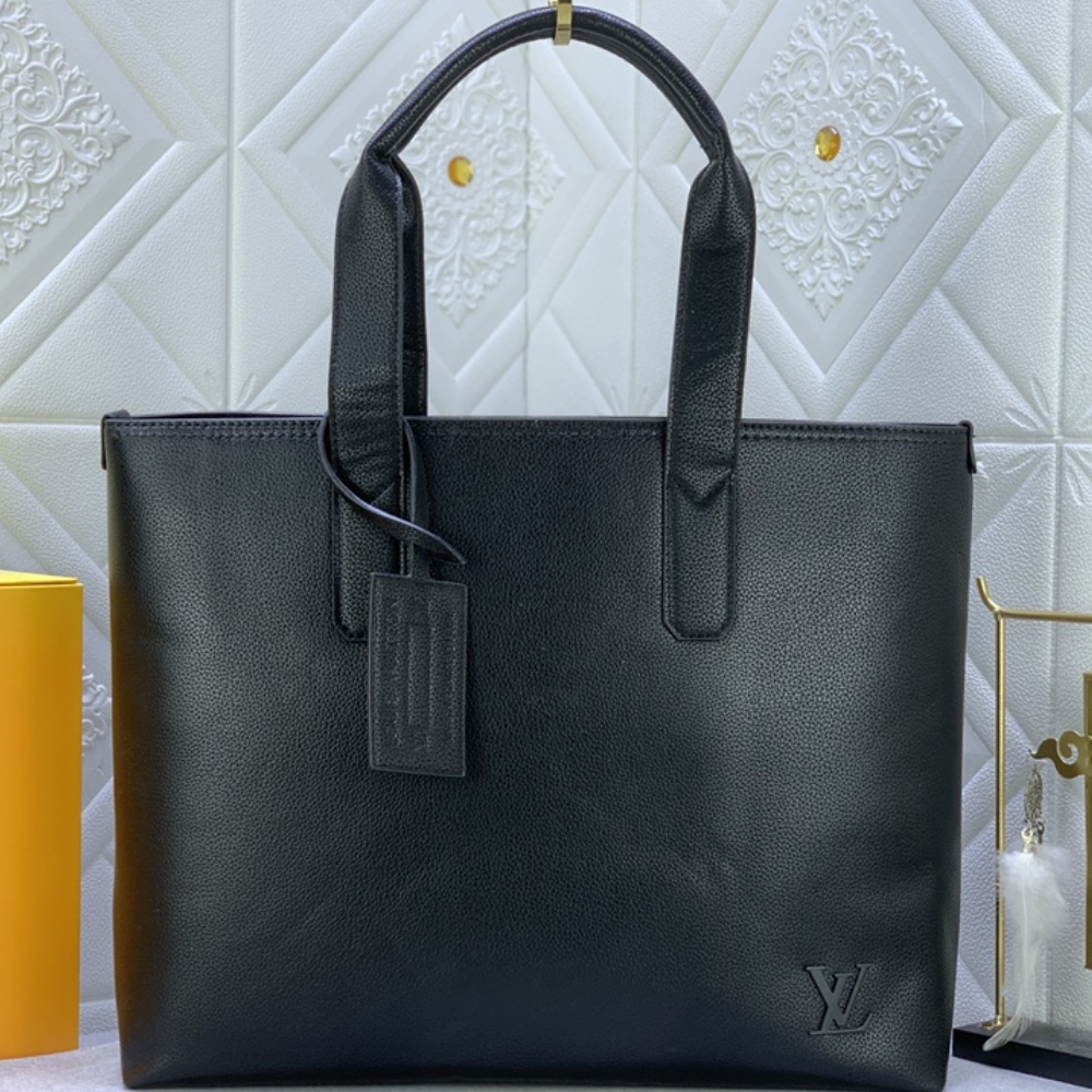 Louis Vuitton Pilot Tote Cowhide Leather Black 40Cm M24771