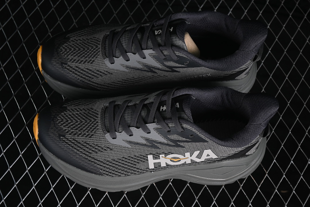 HOKA One One Challenger 8 GTX
