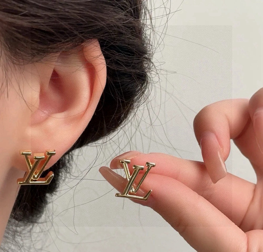 LV gold letter stud earrings - cnluxepick