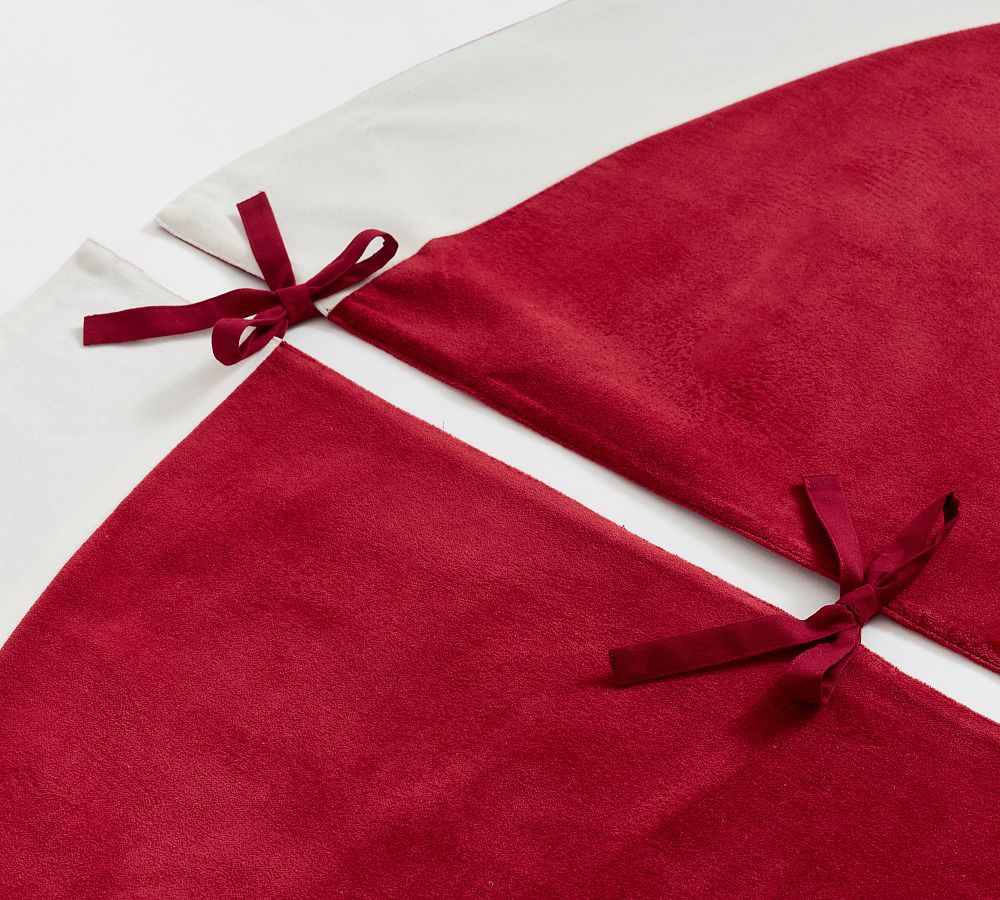 Classic Velvet Tree Skirt  sgtnighsdesigns