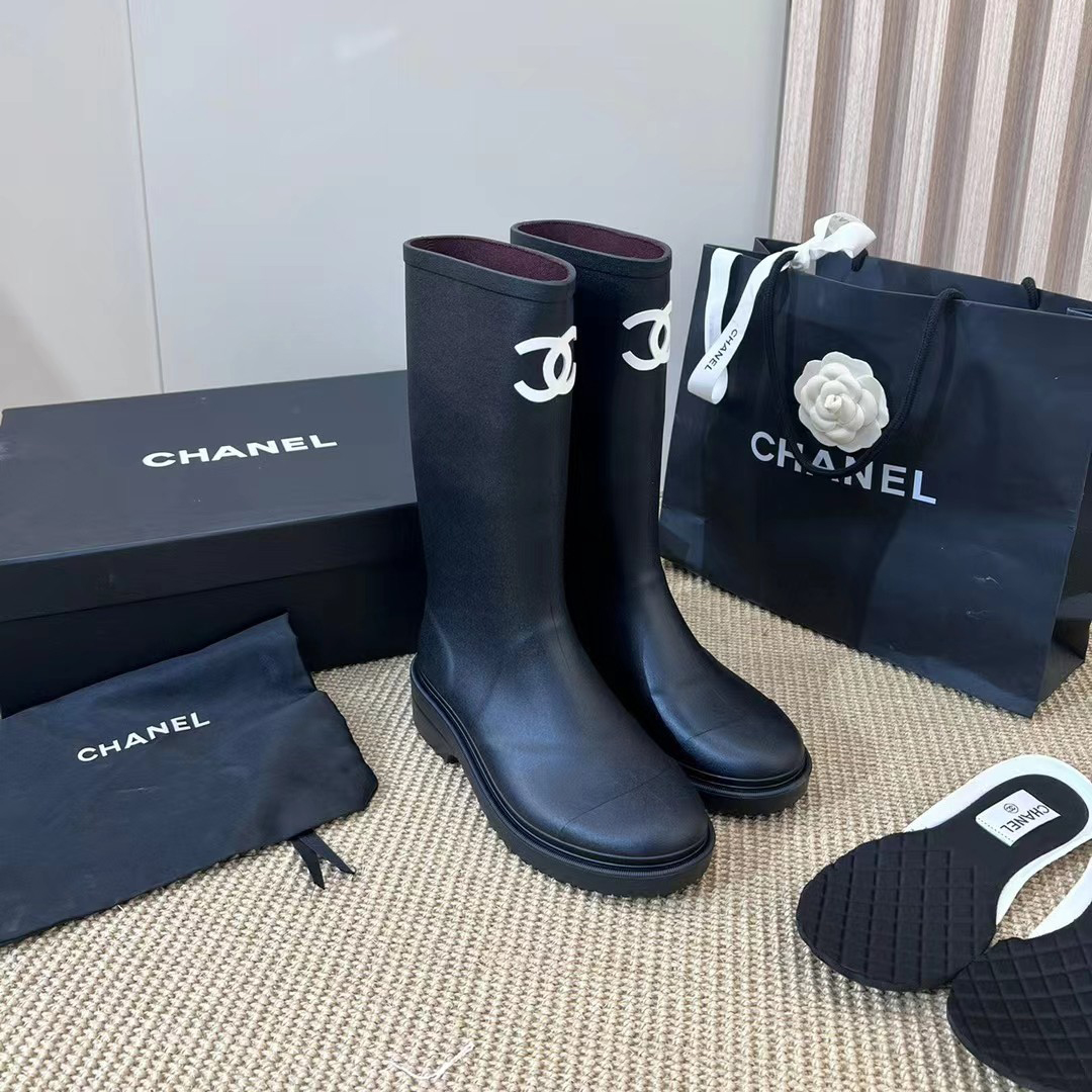 Chanel boots 23FW runway show - cnluxepick