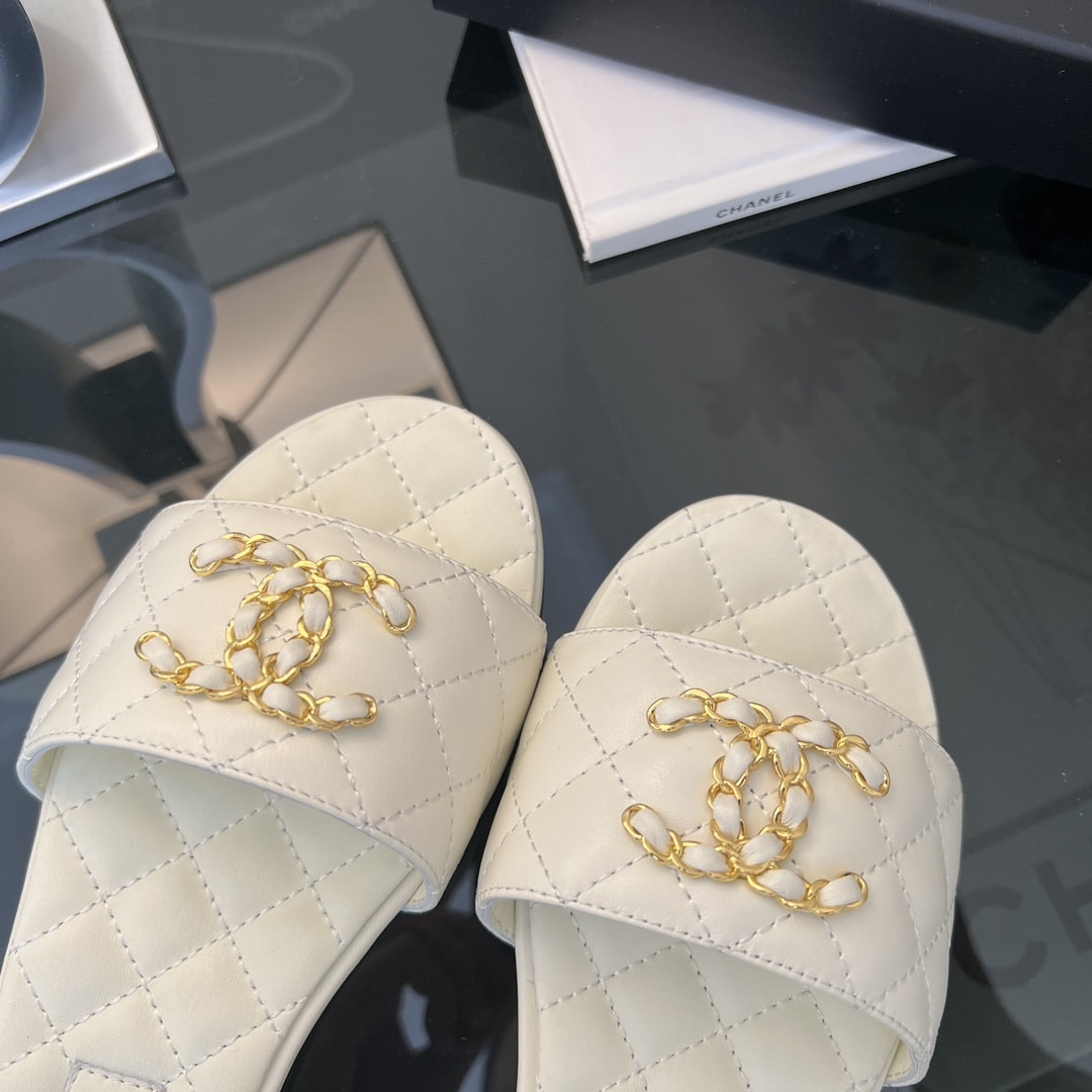 Chanel 23P Quilted Cc Chain Mule Sandal White