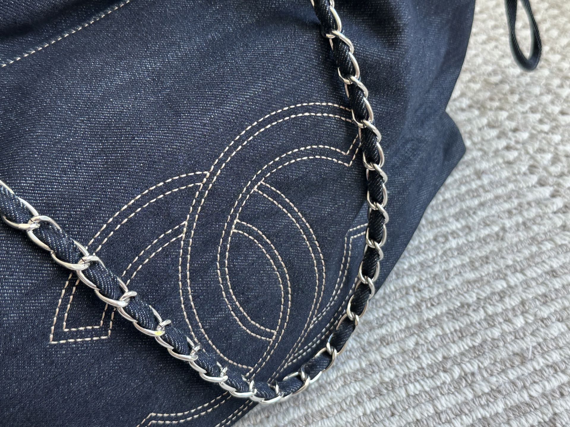 Chanel vintage tote bag - cnluxepick