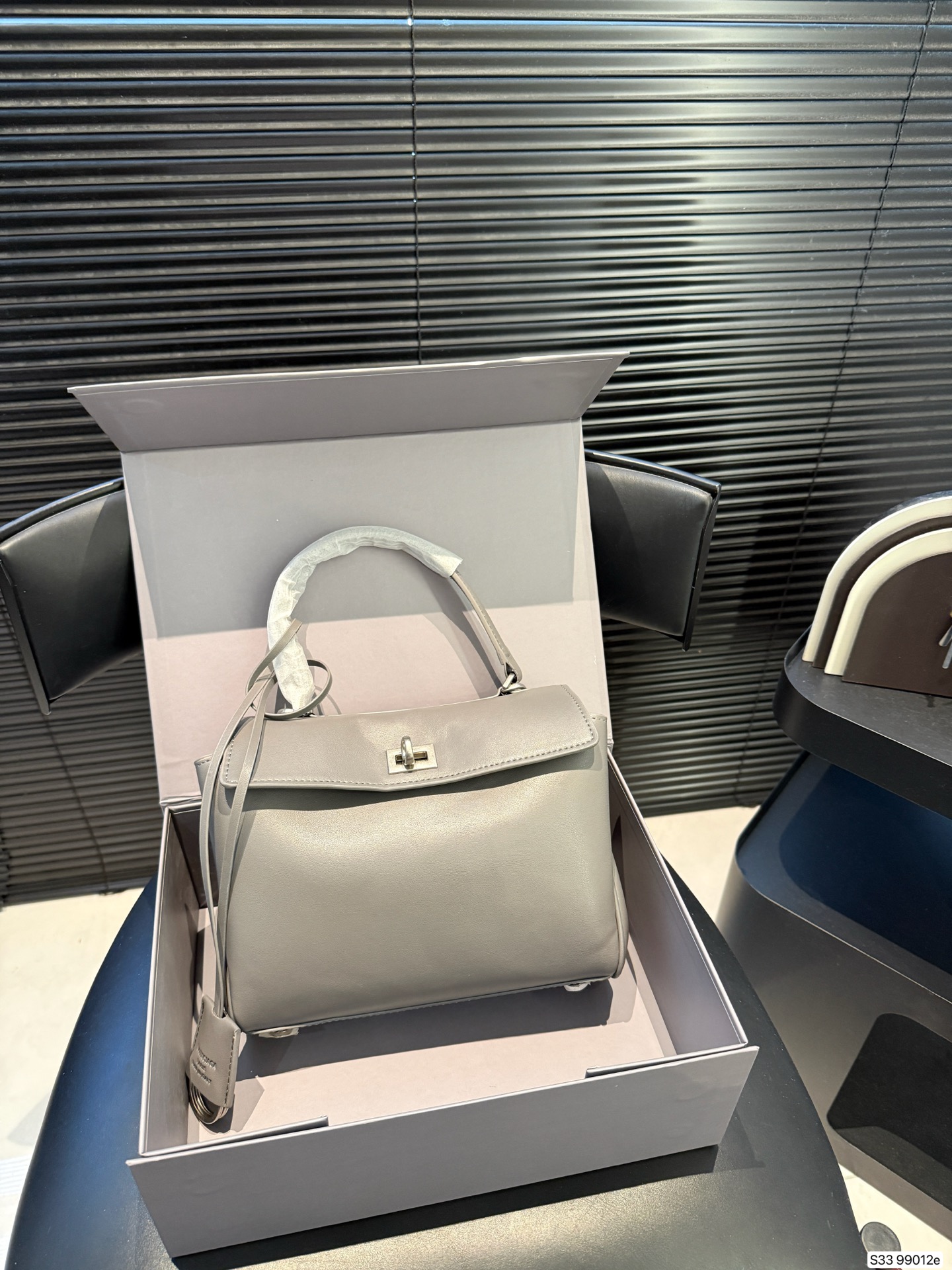 Balenciaga's new RODEO oversized bag - cnluxepick