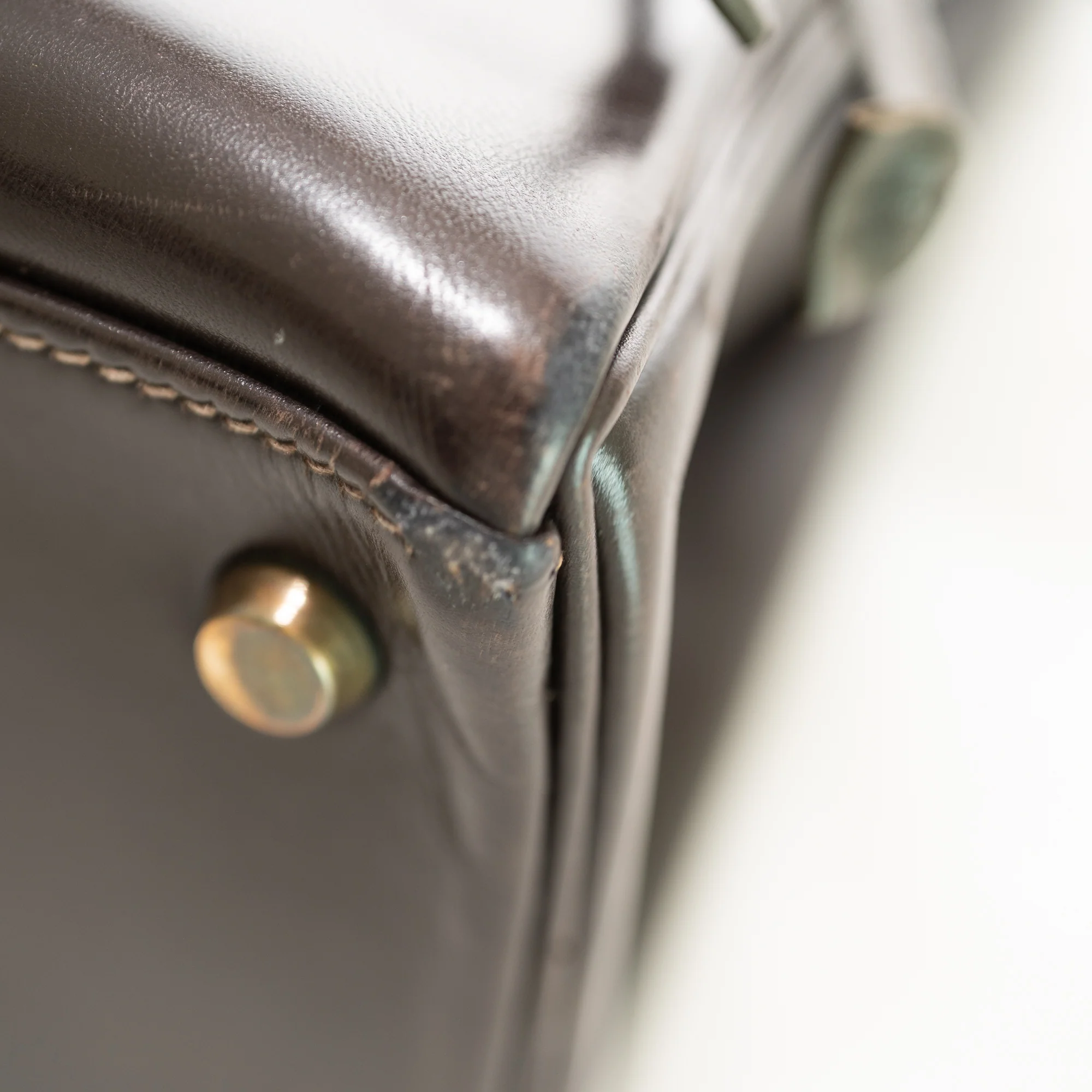 Hermès Vintage Kelly 28 Retourné Marron Foncé Box Calf Gold Hardware