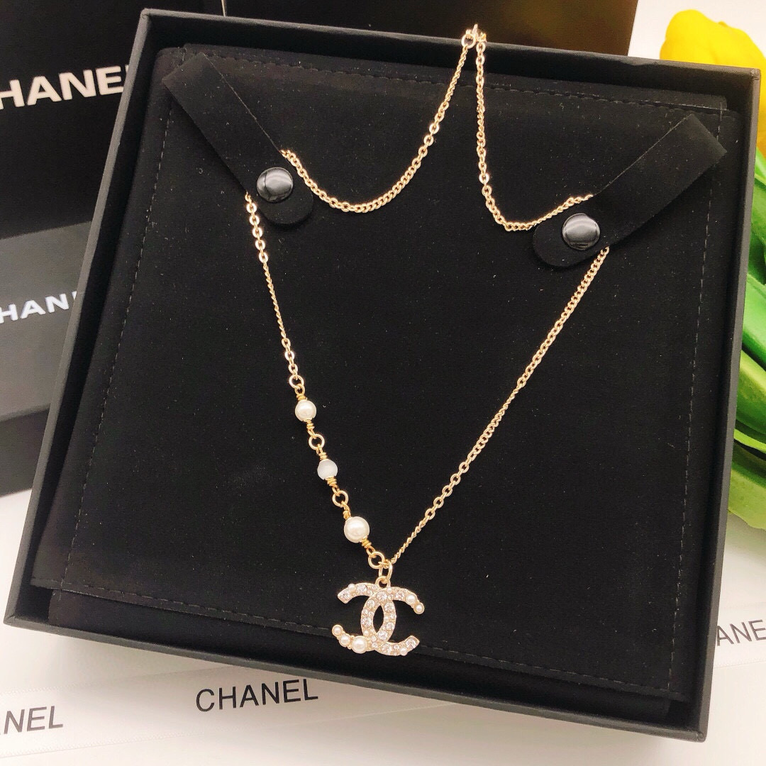 Chanel new pearl necklace - cnluxepick