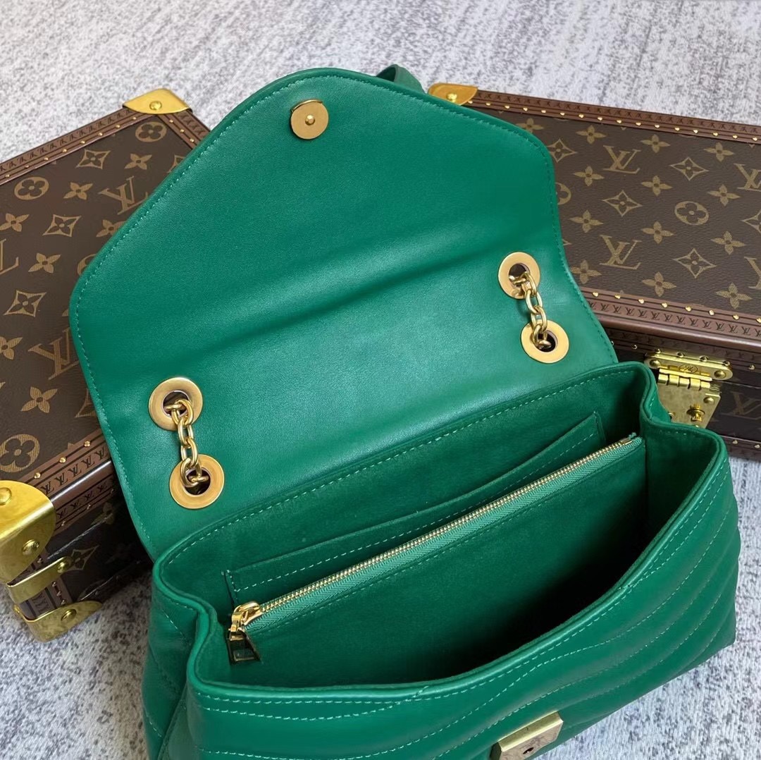 Louis Vuitton New Wave Chain 24Cm Green M58664