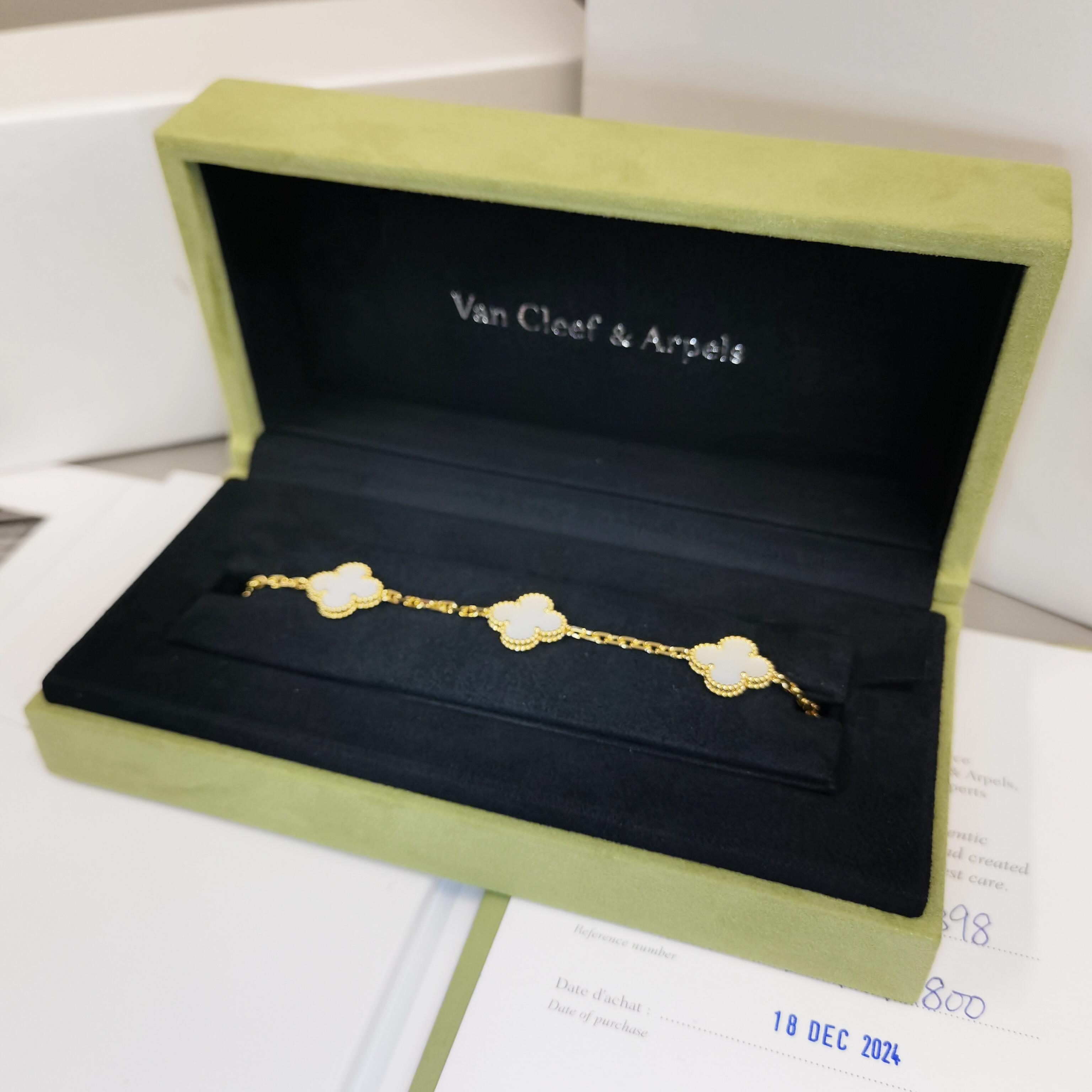Van Cleef & Arpels White Mother-of-Pearl Four-Leaf Clover Five-Flower Bracelet - cnluxepick