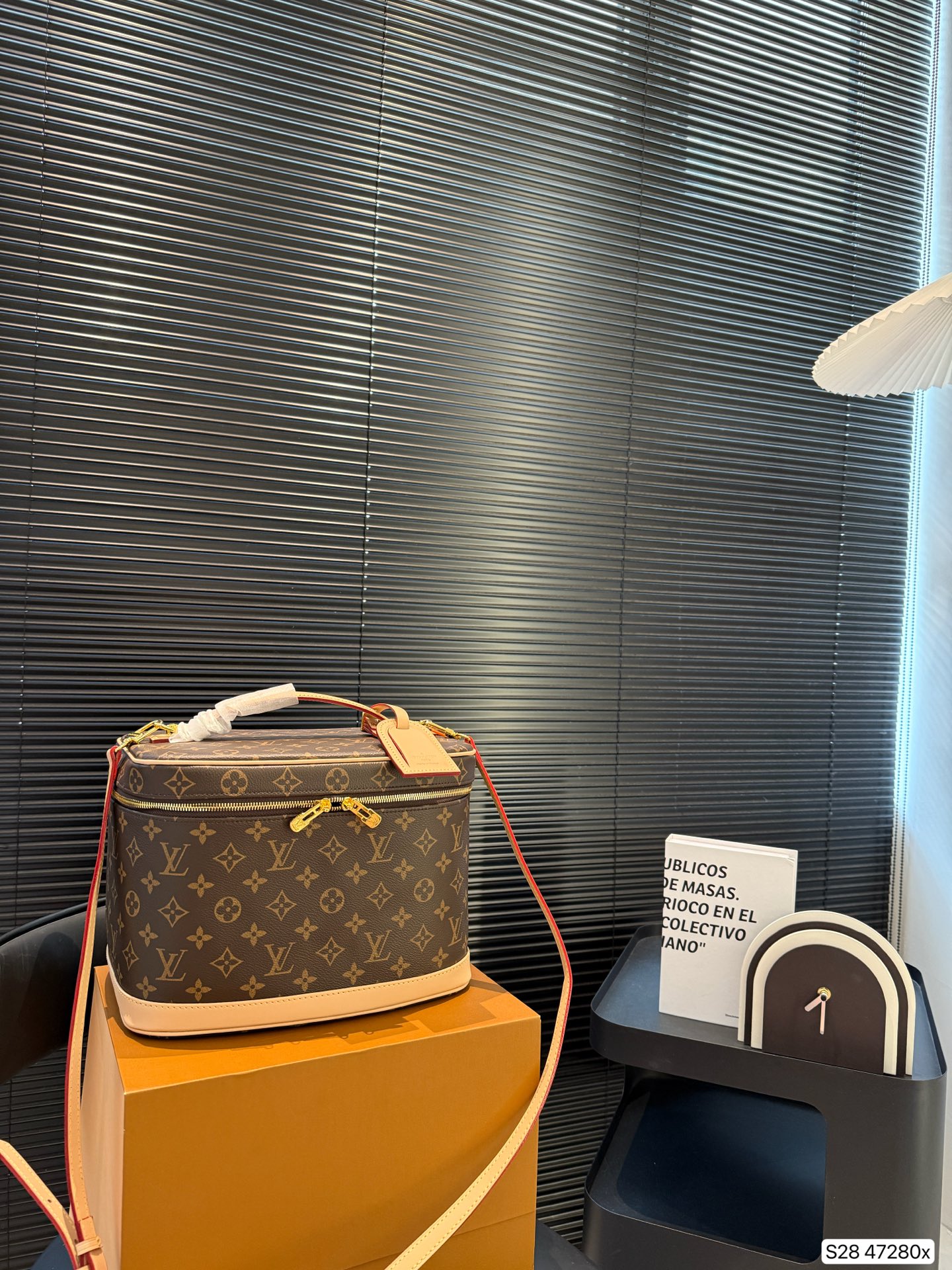 LV fashion cosmetic bag - cnluxepick