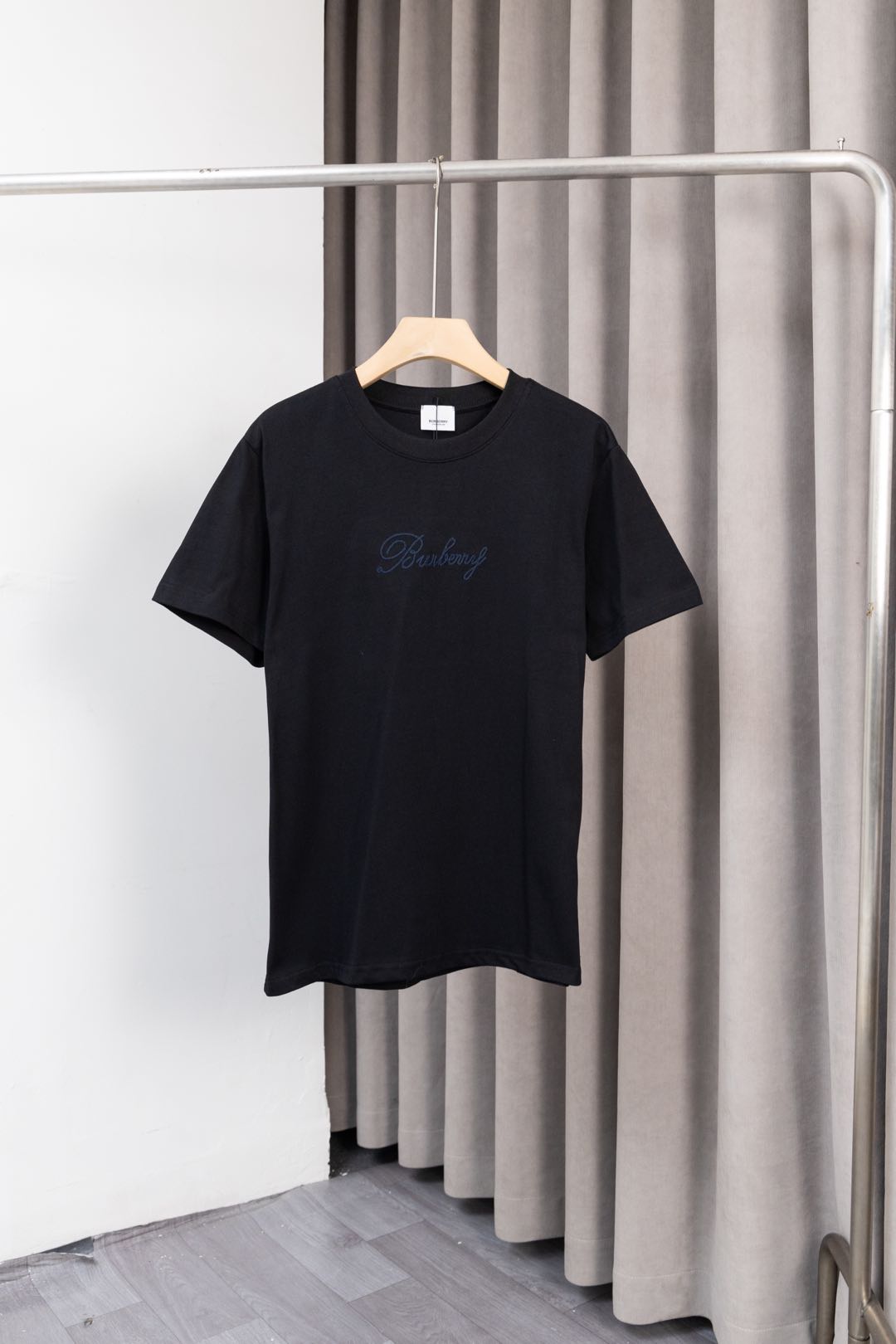 Burberry Embroidered T-Shirt - cnluxepick