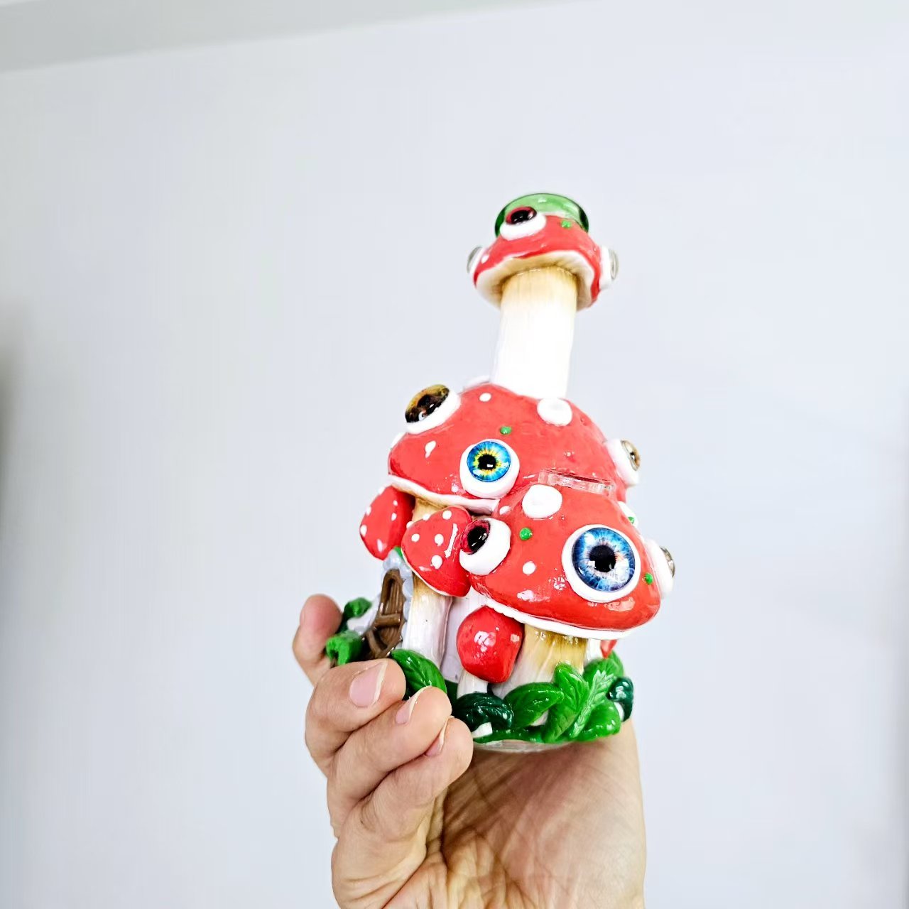 Mushroom house cartoon glass bong details