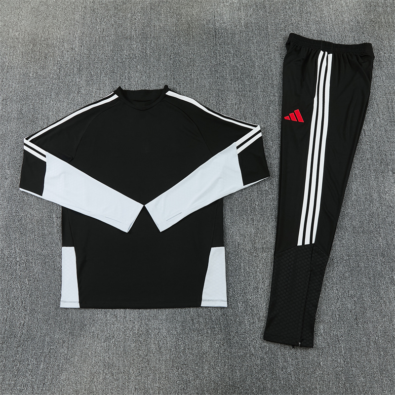 LVP 26/27 Half Zipper Training Suit - Black 4