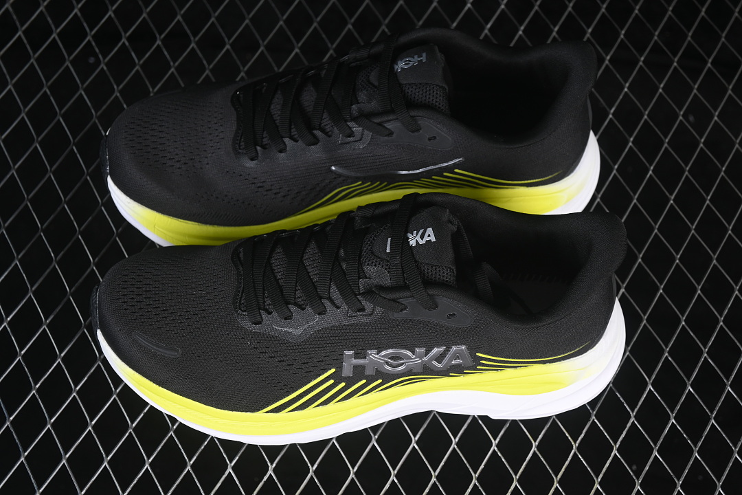 HOKA One One Clifton 11