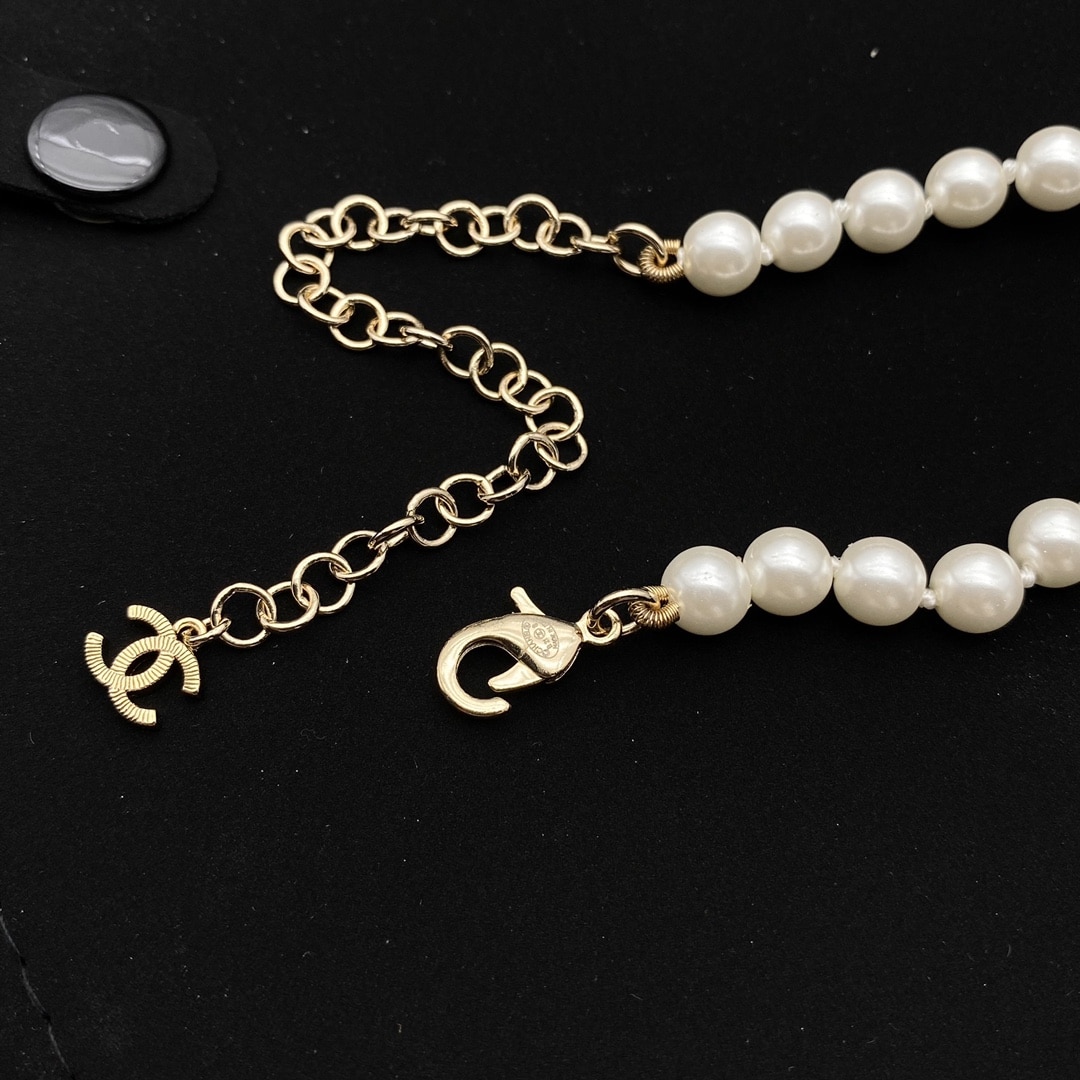Chanel Cc Heart Pearl Necklace