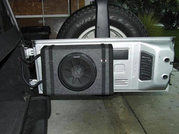 kicker-Subwoofer with Built-In 100W Amplifier