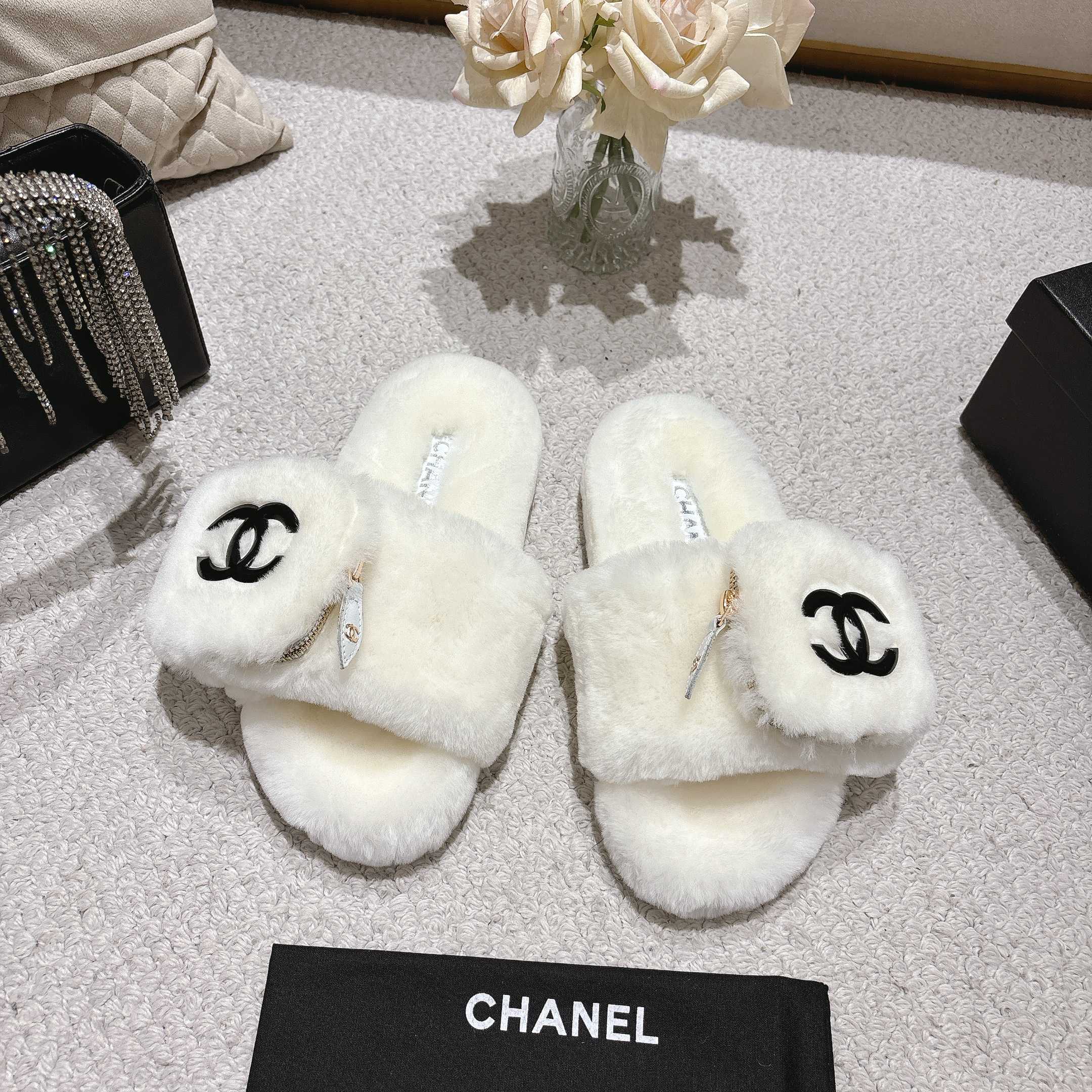 Chanel Wool Slip-on Slippers - cnluxepick