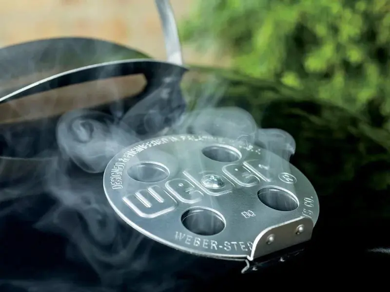 Weber Original Kettle 22-Inch Charcoal Grill – Classic Barrel-Style BBQ with Lid Thermometer