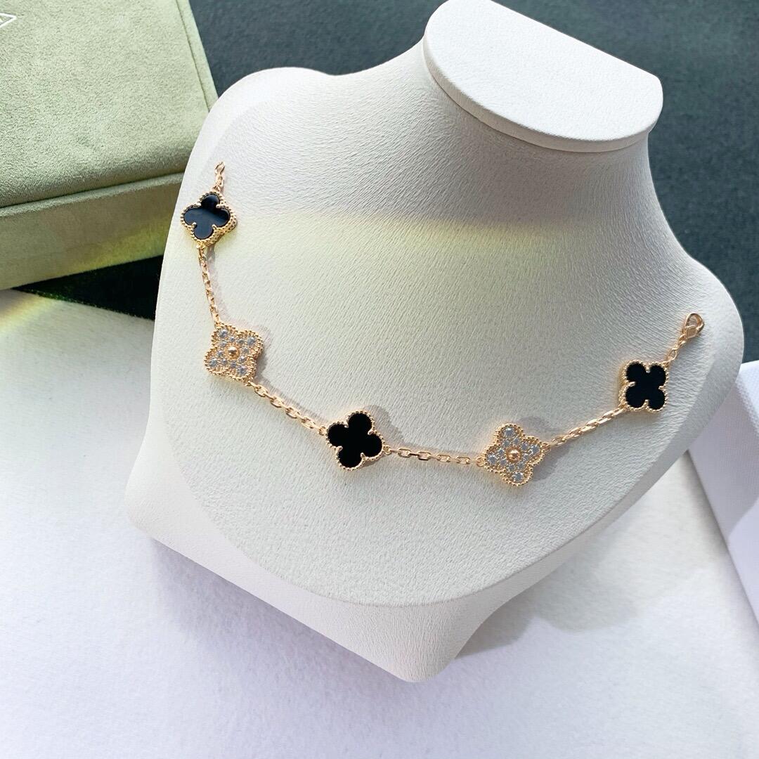 Van Cleef & Arpels yellow gold and black onyx diamond flower bracelet - cnluxepick