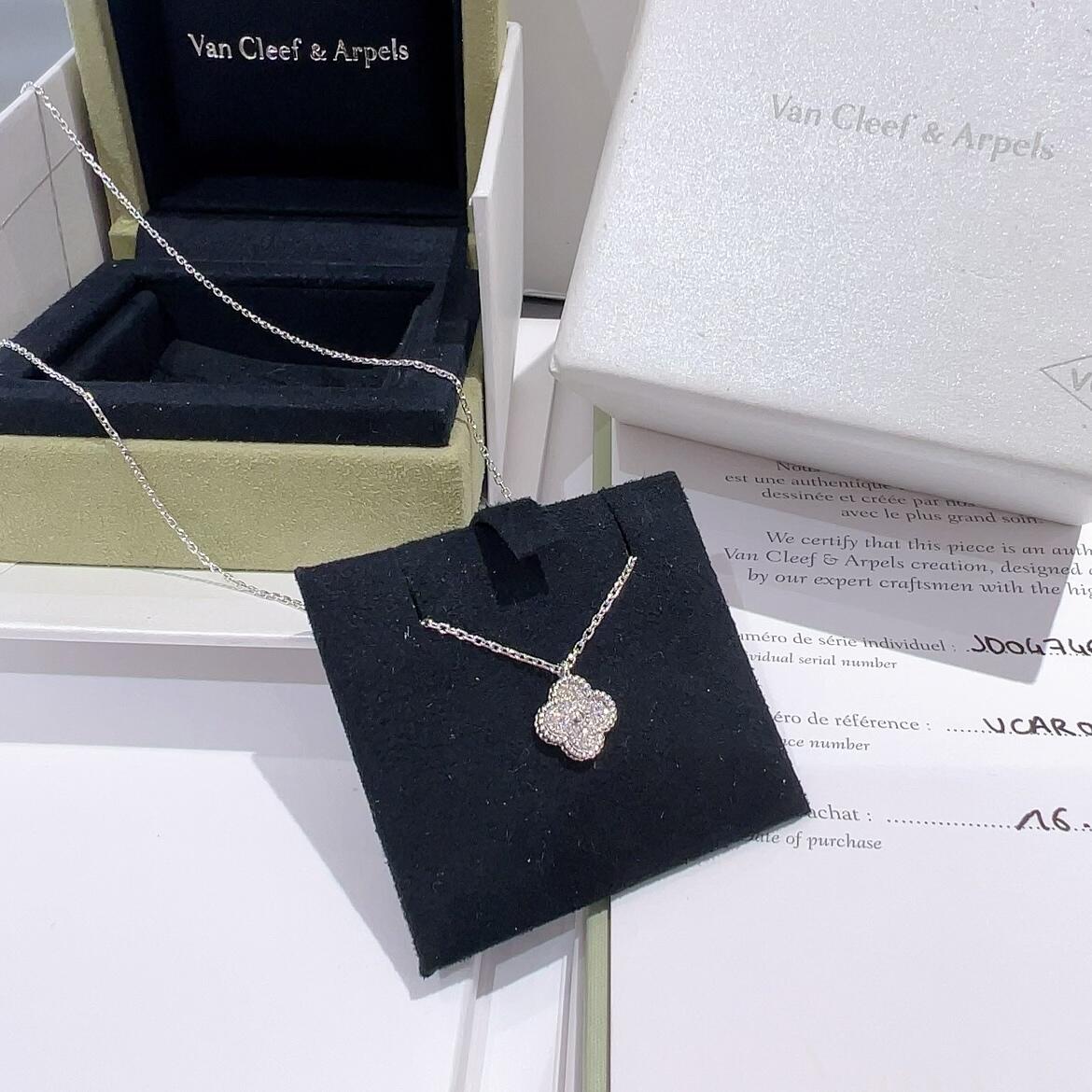 Van Cleef & Arpels Mini Four-Leaf Clover Diamond Solitaire Necklace - cnluxepick