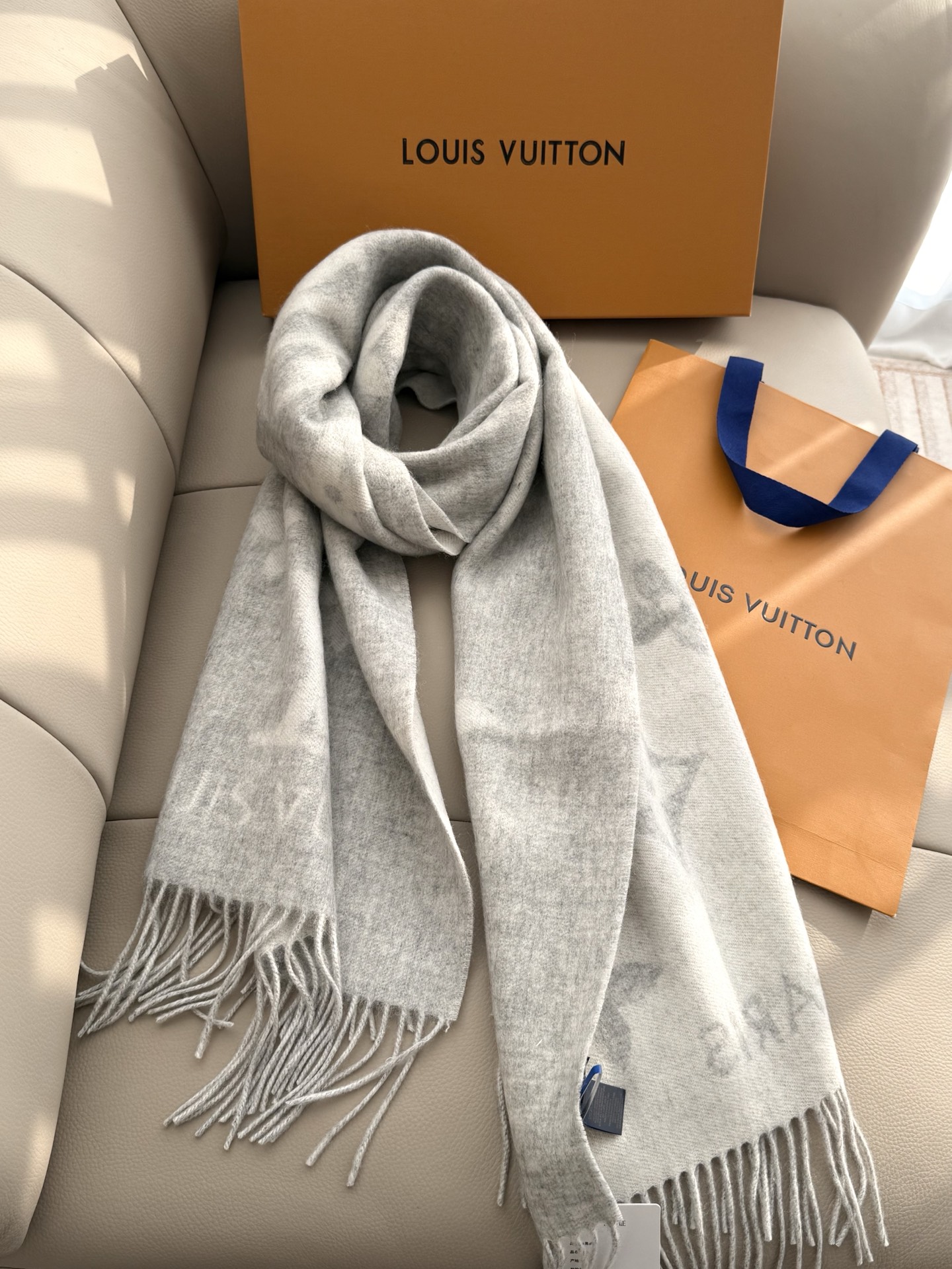 ルイヴィトン マフラー 人気 LOUIS VUITTON スーパーコピー100％カシミヤ着回し抜群＆おしゃれで実用的！