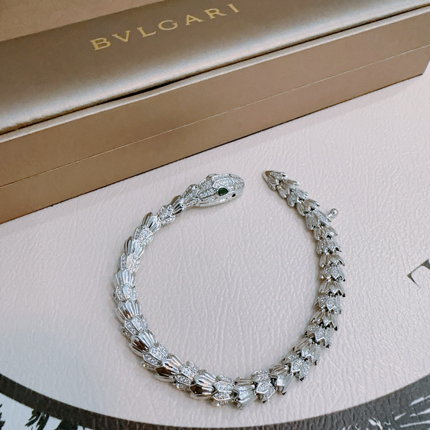 Bulgari bracelet V gold material - cnluxepick